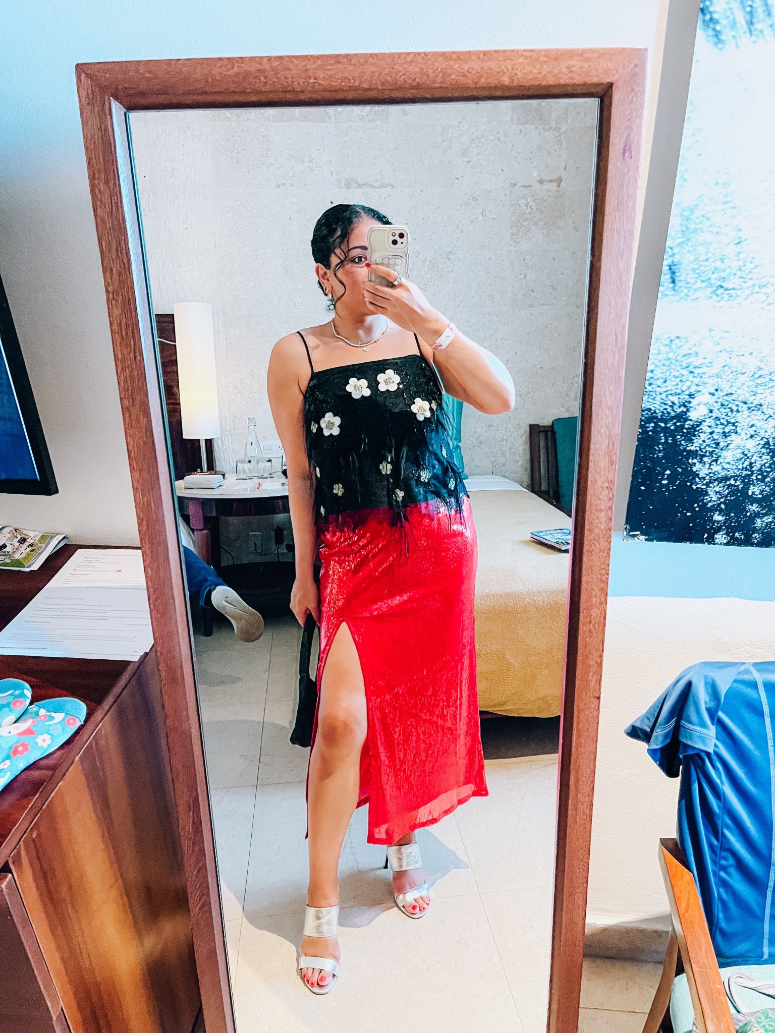 Sequin skirt
Holiday outfits
Sea New York
Sequin tank


#LTKHoliday #LTKFindsUnder100 #LTKootd