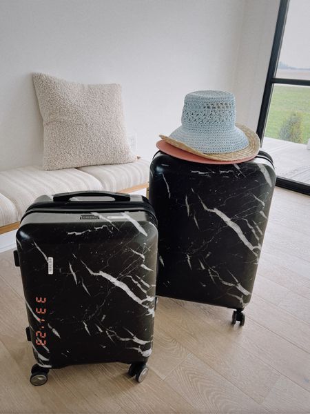 Luggage + packing cubes 🖤

#LTKtravel