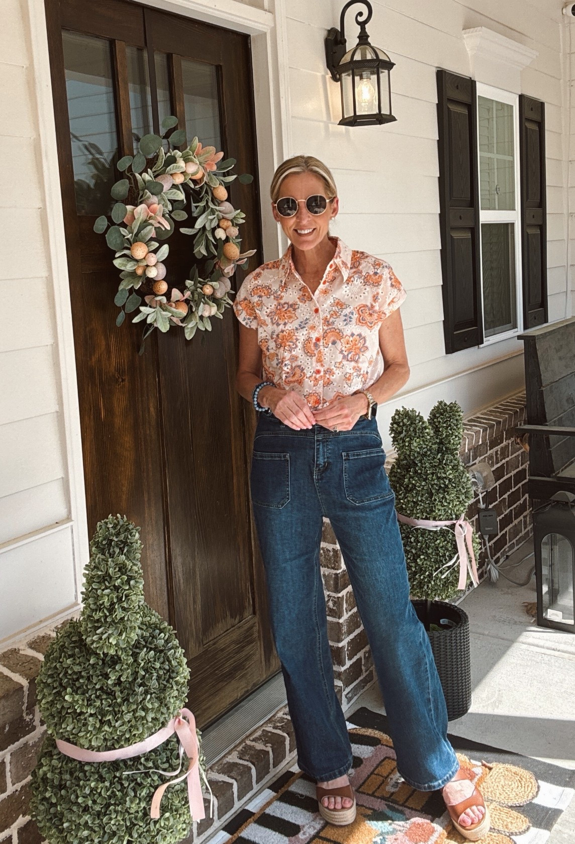 49-year-old mom Friday casual. An easy Amazon top under $15 + my favorite look-alike denim for less. Simple, comfortable, and exactly what I’m wearing on repeat this season. Comment FRIDAY and I’ll send the links.

Full try-on in stories.
Follow @lightandlifestyled for more everyday outfits.


#LTKmomlife #LTKgrwm #LTKOver40