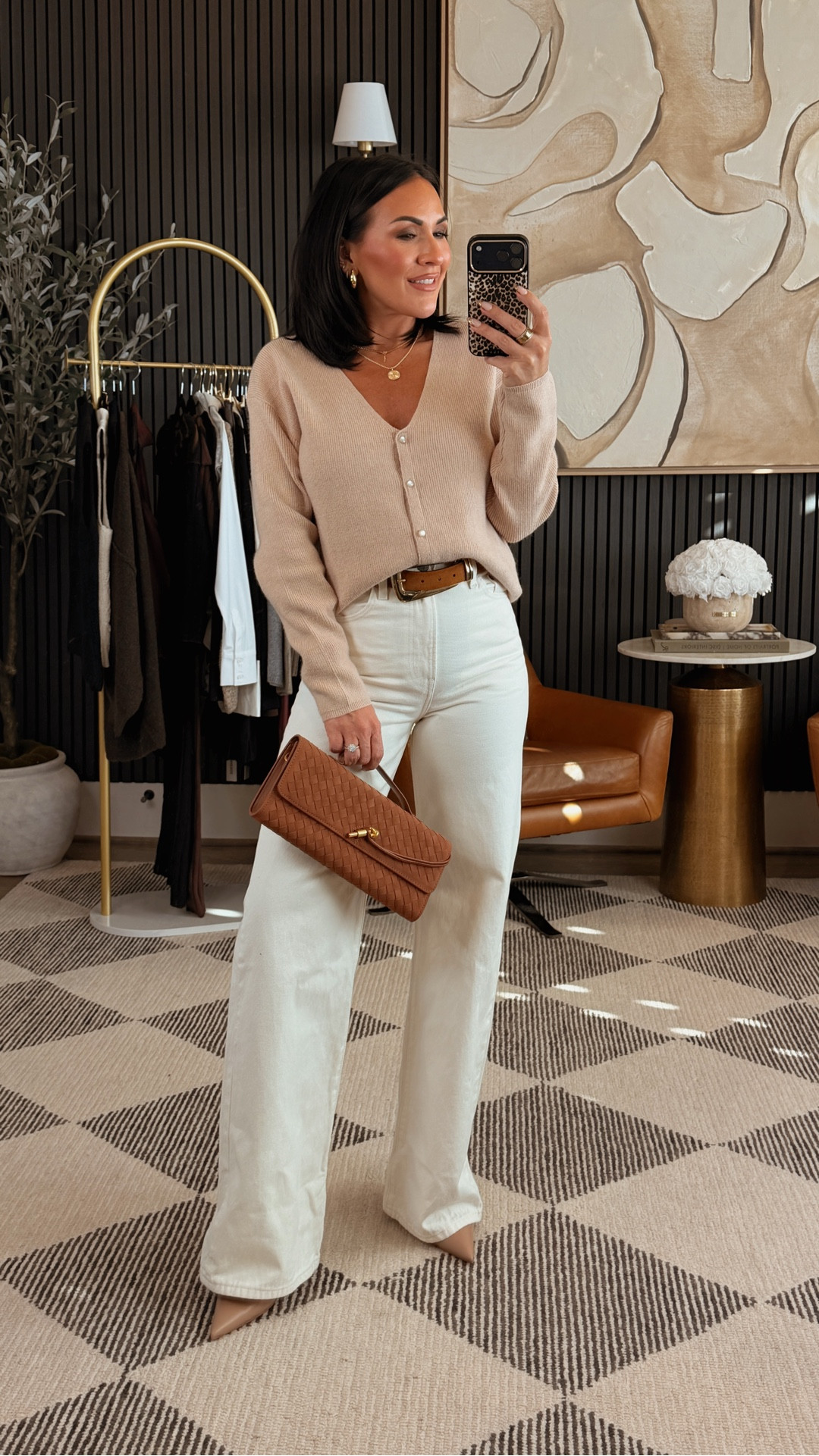 A good neutral cardigan + a flattering pair of denim = outfit on repeat 🤍
This is one of those looks that works for errands, meetings, or a casual dinner out.

Easy to style, effortless, and so wearable — my favorite kind of outfit.

5’2” | 130 lbs | 25” waist | 34DD
Wearing XS

#affiliate #PetiteStyle #EverydayOutfits #NeutralLooks #MomStyle