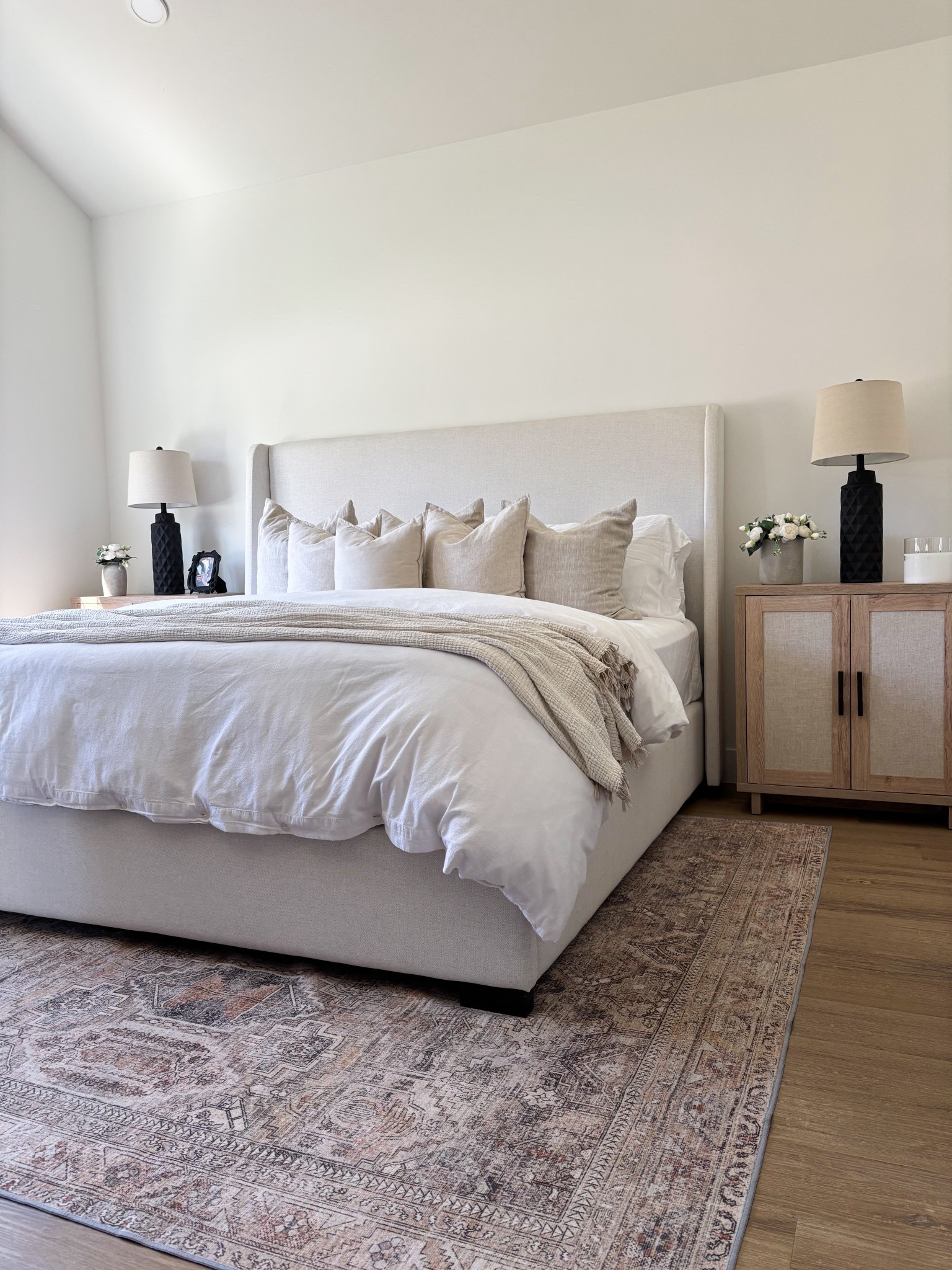 B E D D I N G / flipped the reversible duvet cover & coverlet. I think this simple light linen beige vibe just might be my fav for the summer

Bedroom | Furniture | Bed | Neutral | Oatmeal | Linen | Pillows | Pillow Covers | Amazon Canada

#LTKsummer #LTKcasa #LTKcanada