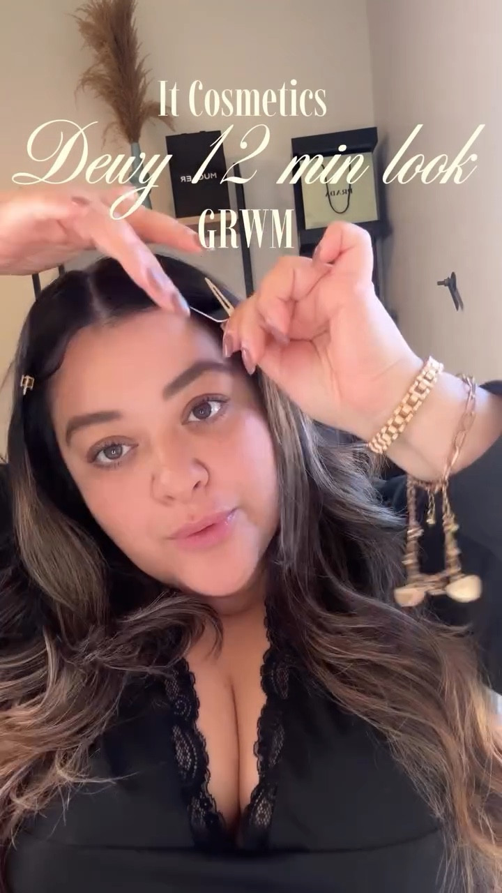 Running errands but still glowing thanks to @itcosmetics @itcosmeticsme for the easy dewy glam ✨ #itcosmetics #giftedbyitcosmetics

Linking all products in my LTK 

https://www.shopltk.com/explore/Lilly_G?tab=posts