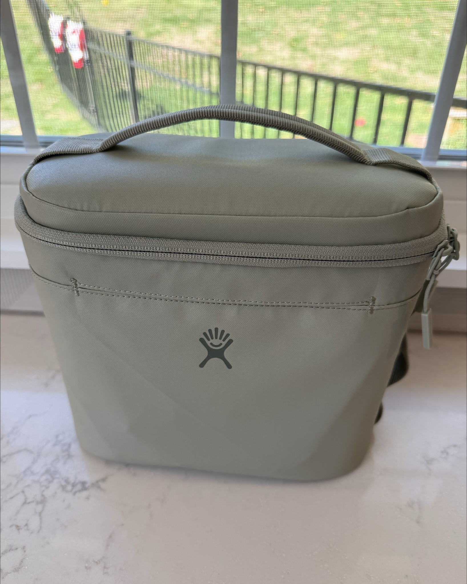 Hydroflask 40% off today only for Target Circle Week! I just bought this lunch bag to use for my milk and it is so perfect! Such a good deal. 😍

#LTKBaby #LTKTravel #LTKFamily