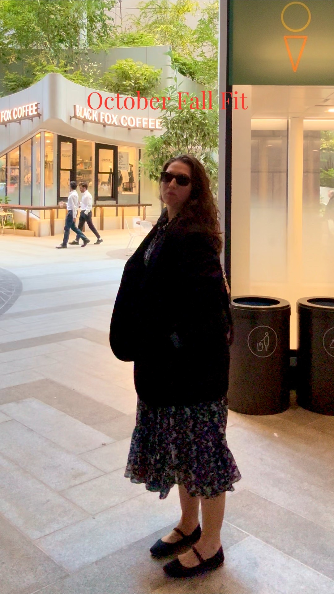 Fall layers done right 🍂 An oversized blazer over a maxi dress + classic Ray-Bans = effortless chic for the season. Linking timeless staples you’ll wear on repeat.
#LTKStyle #FallOutfits #WomenInTheir30s #EffortlessChic

#LTKWorkwear #LTKMidsize #LTKSeasonal