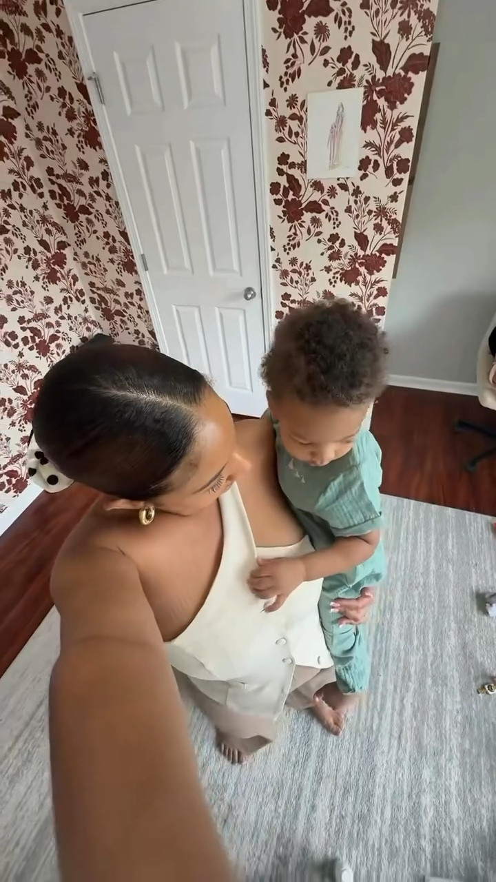 Long overdue for a new mama bag 🤭🤸🏽‍♀️✨
Guest ⭐️s:
@dermalogica @paulaschoice  @eosproducts @patternbeauty @nyxcosmetics @lorealparis  @danessamyricksbeauty @coach  @fineryfragrance @hudabeauty PANTS @tjmaxx @carters 
 #vlog #beauty #morning #mom #shopping