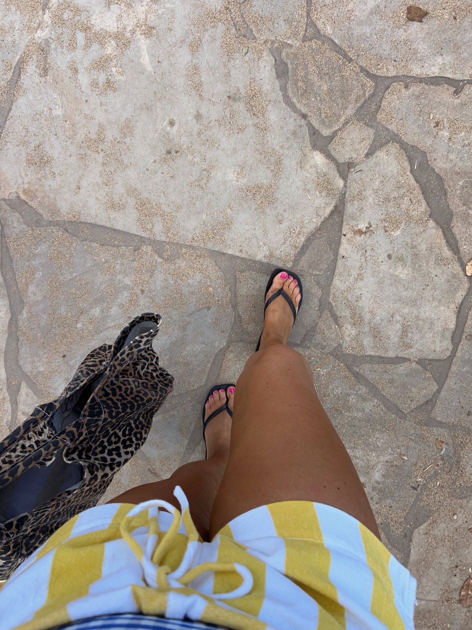 Size L in all swim tops and bottoms! Size XL in shorts I sized up for a super loose slouchy low rise fit and I cuff the top. Havianna sandals true to size! Tanning oil Is so good spf 30

#hawaii #oahu #swimsuit #lspace #freepeople