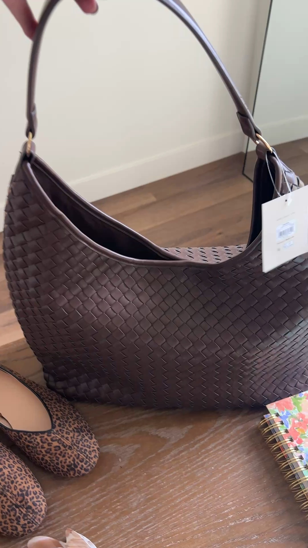 The cutest fall bag! 

Fall accessories 
Fall tote bag 
Fall fashion 
Fall fashion trends

#LTKmomlife #LTKootd #LTKSeasonal