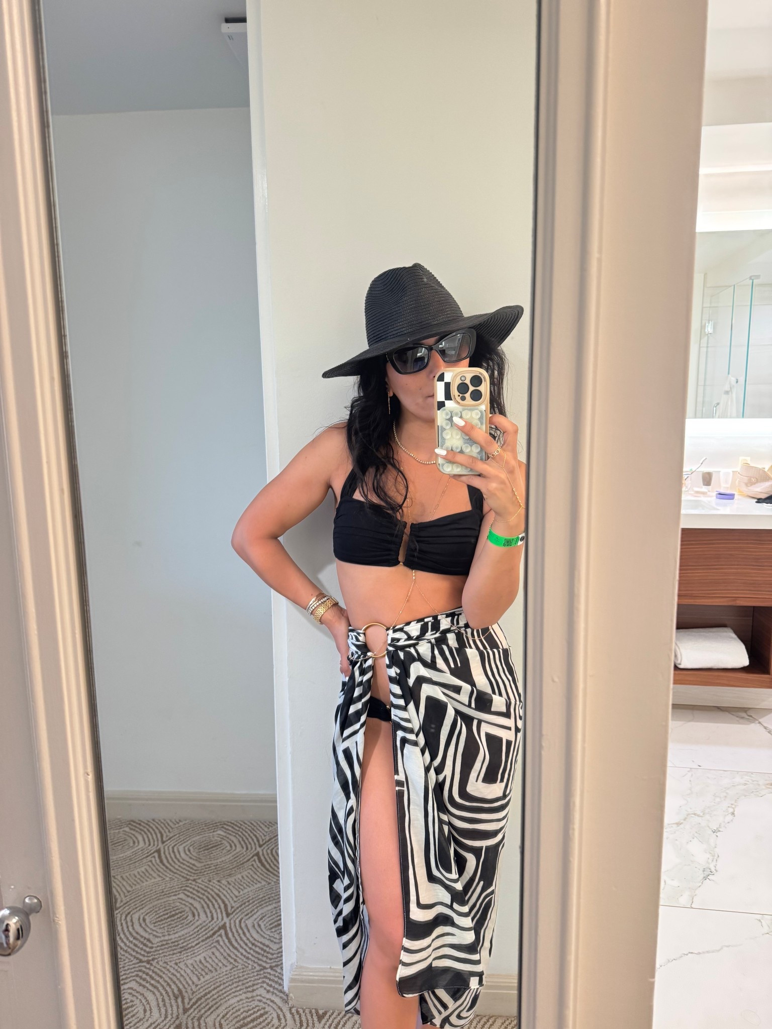 H&M summer finds 

This sarong got lots of attention, pairing it with a bracelet bangle it makes a really cute cover up that’s a bit more elevated. 

Summer looks
Mom finds
Mom outfit


#LTKStyleTip #LTKFestival #LTKTravel