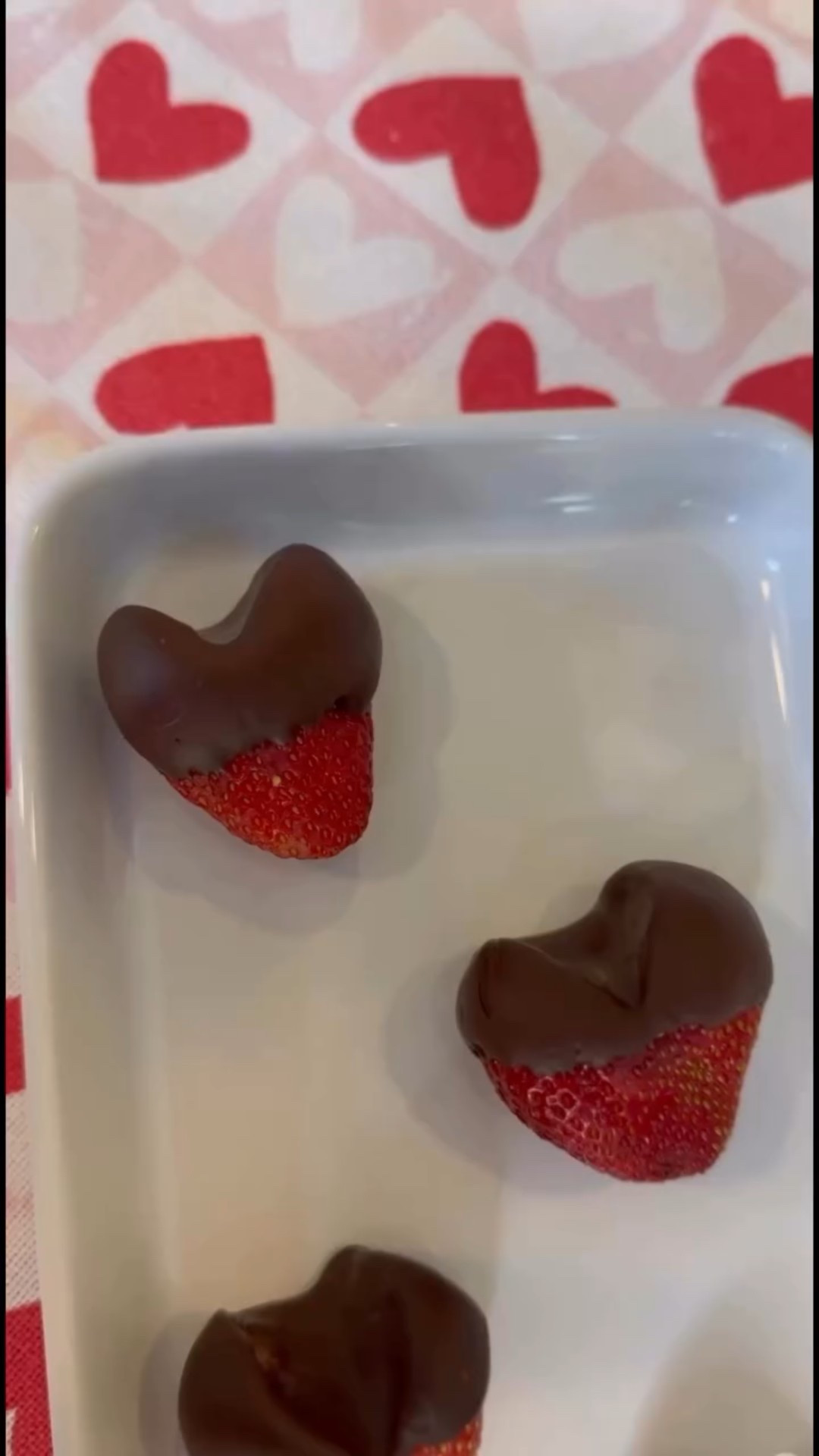 Nothing says Valentine’s Day like chocolate covered strawberries! 

I just love how these turn out and you really can’t ever go wrong with chocolate covered strawberries 🍓 

#adaydreamblog #valentinesday #valentinestreat #momlove #holidays