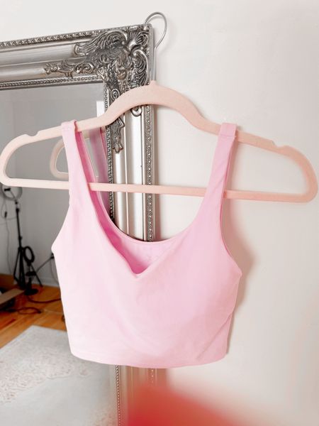 Comfy pink workout top that’s longer 


#LTKsummer #LTKfitness #LTKsale