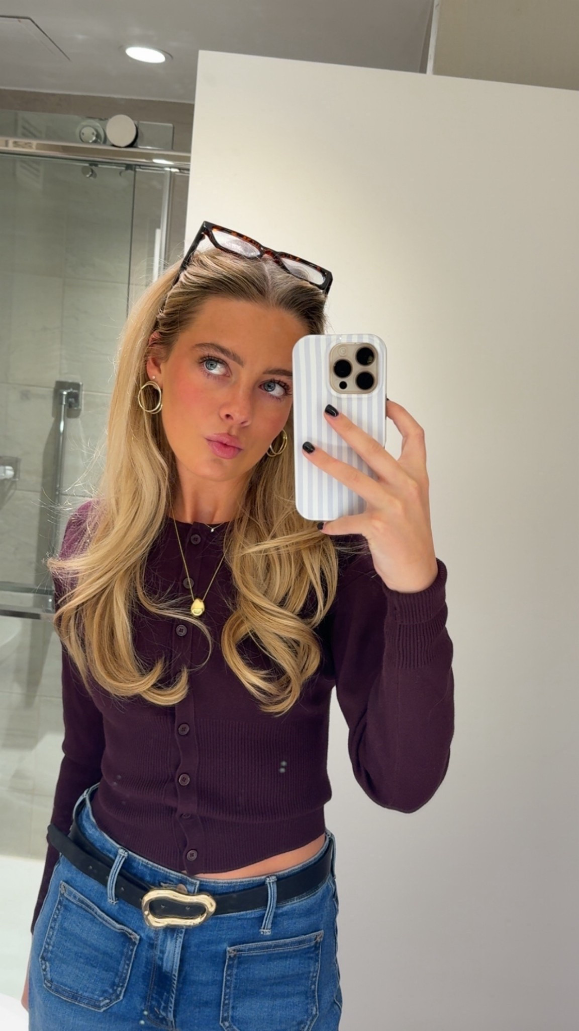 Sweater: xs 
Jeans: 25


#LTKHoliday #LTKGiftGuide