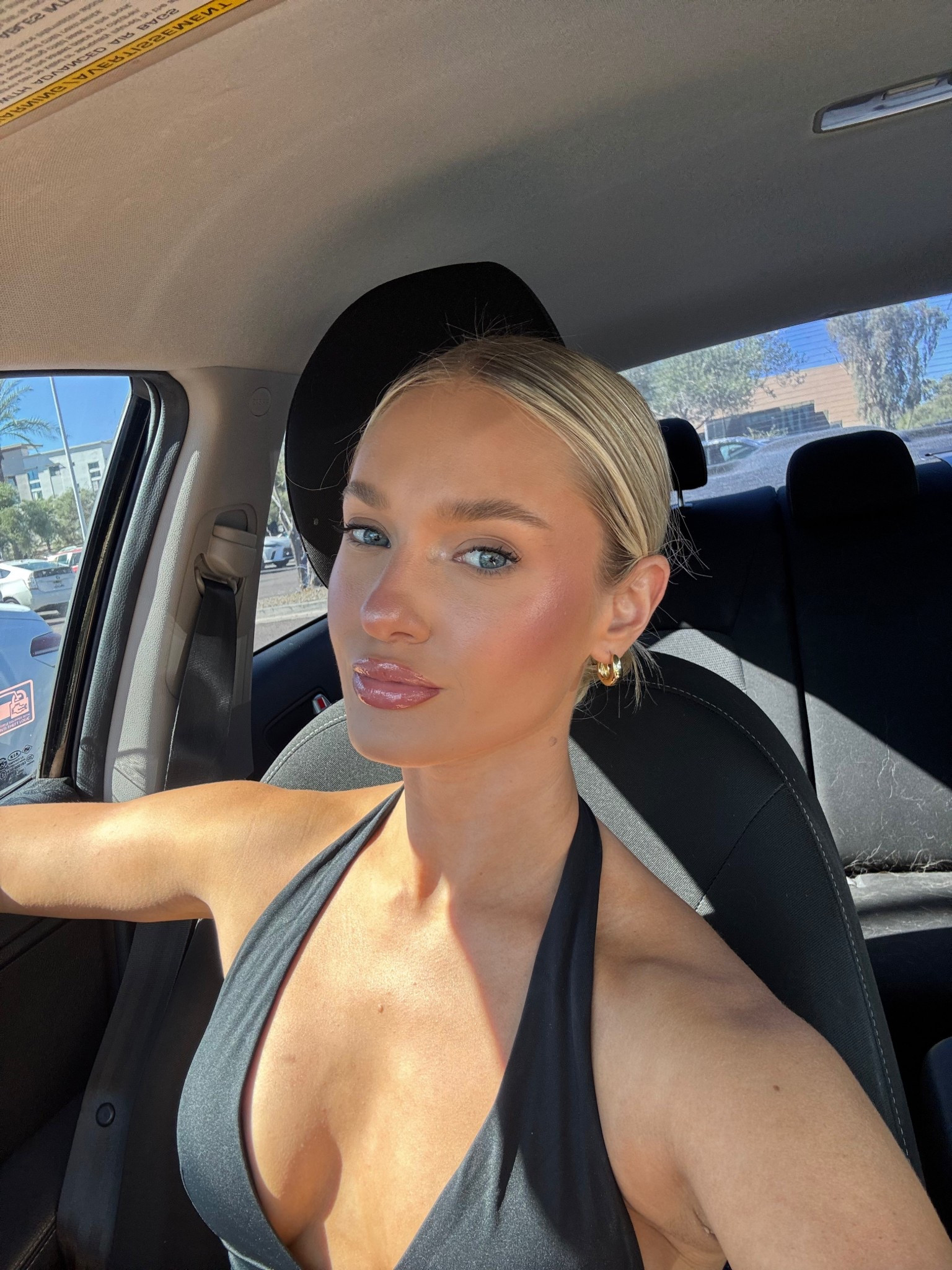 Staple makeup look 


#LTKgrwm #LTKmorningroutine #LTKSeasonal