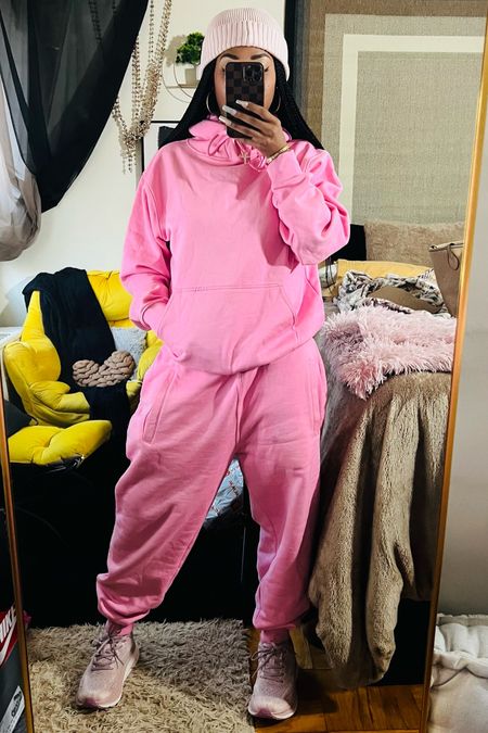 Pink will always be my favorite. This sweatsuit I got one size up, it’s an XL, I wanted the oversized look! 


fall fashion, winter fashion, pink ootd, pink tracksuit, hoodies, sweatpants, HOKA sneakers, pink tennis shoes, thanksgiving outfits, winter ootd

#LTKGiftGuide #LTKshoecrush #LTKstyletip