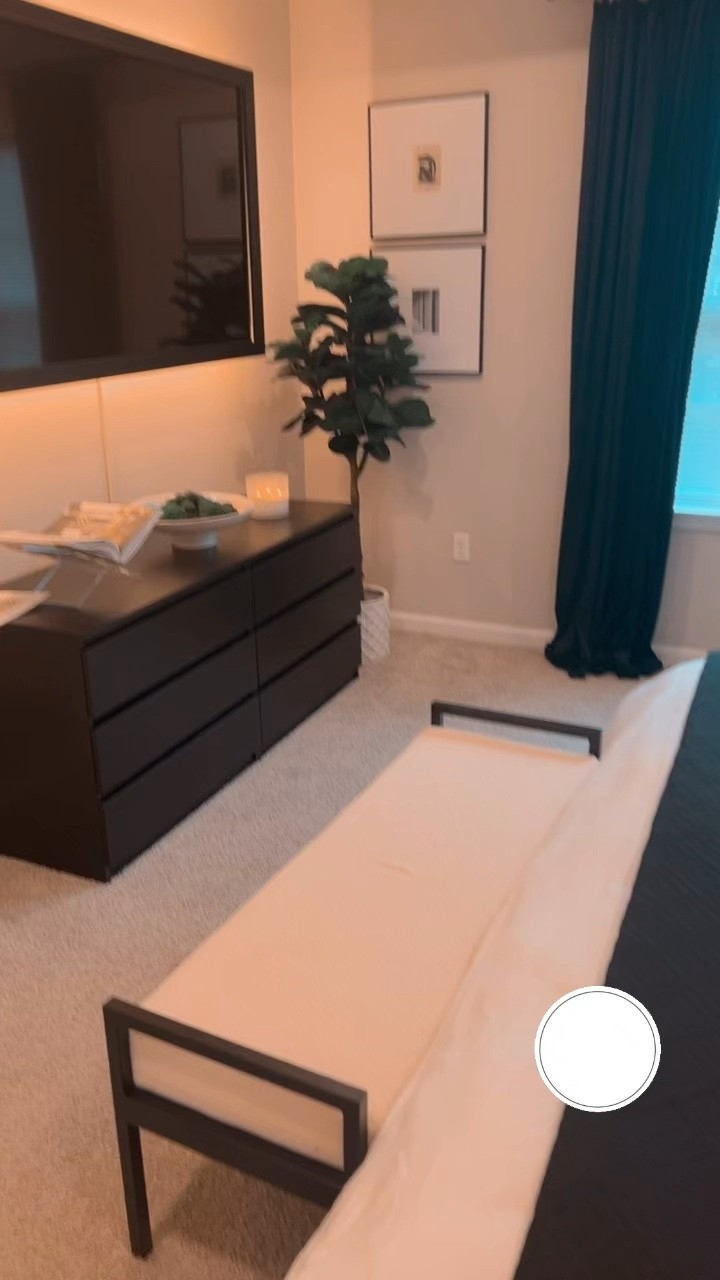 Habitación principal móderna negro y blanco 

#LTKhome #LTKVideo #LTKwedding