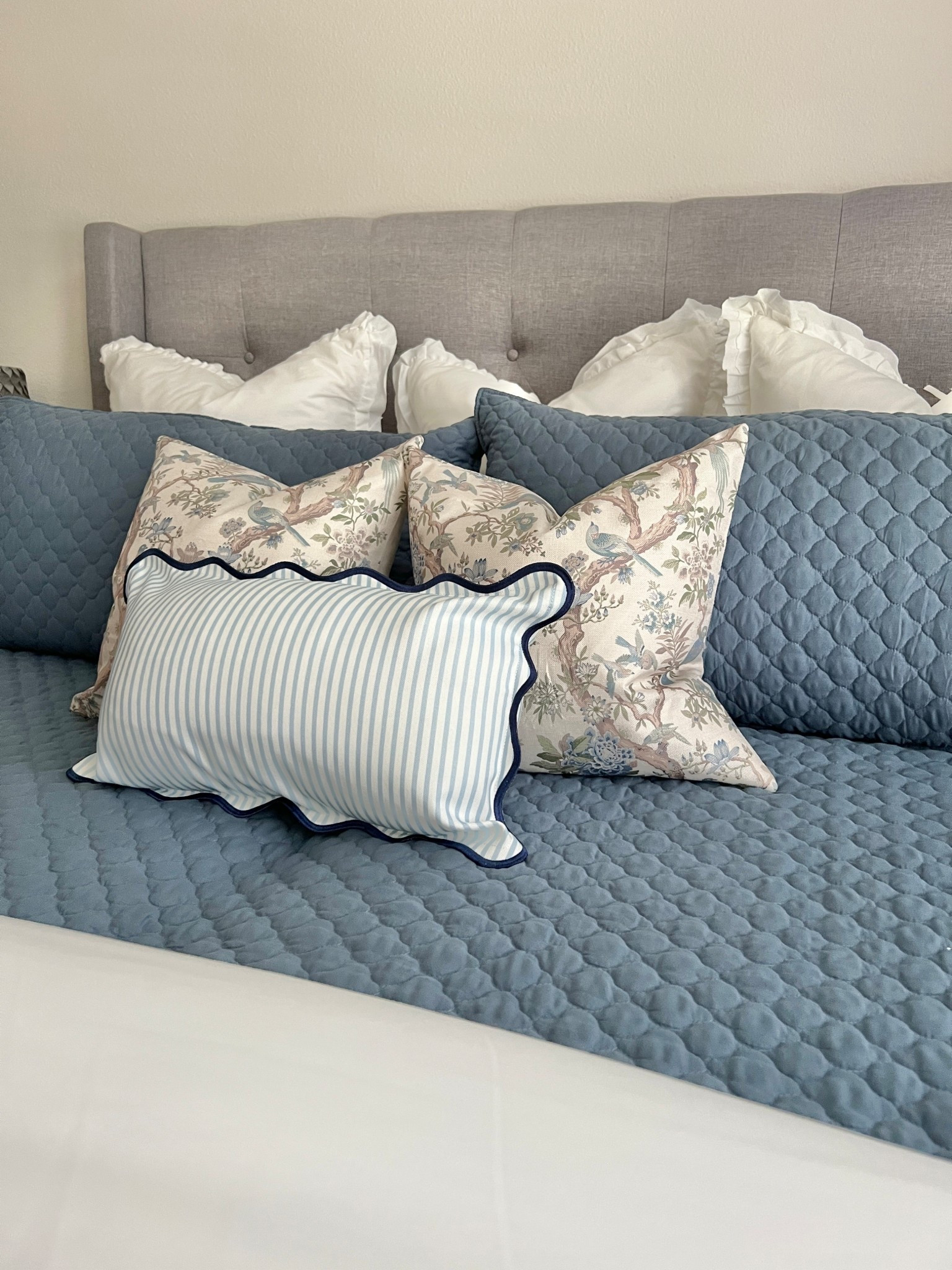 Refreshed our master bed with this beautiful color combo

Master bed
Dusty blue
Chinoiserie 
Blue ruffle 
Blue striped 
Coverlet
Pillow covers 
BellaGrey Designs 



#LTKHome