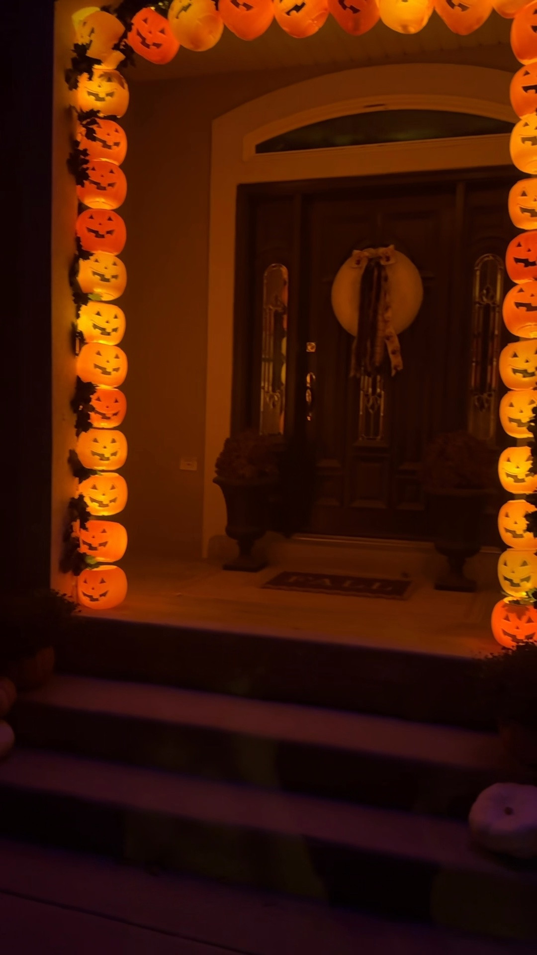 DIY Halloween outdoor pumpkin arch 🎃

#LTKSeasonal #LTKHome #LTKSaleAlert