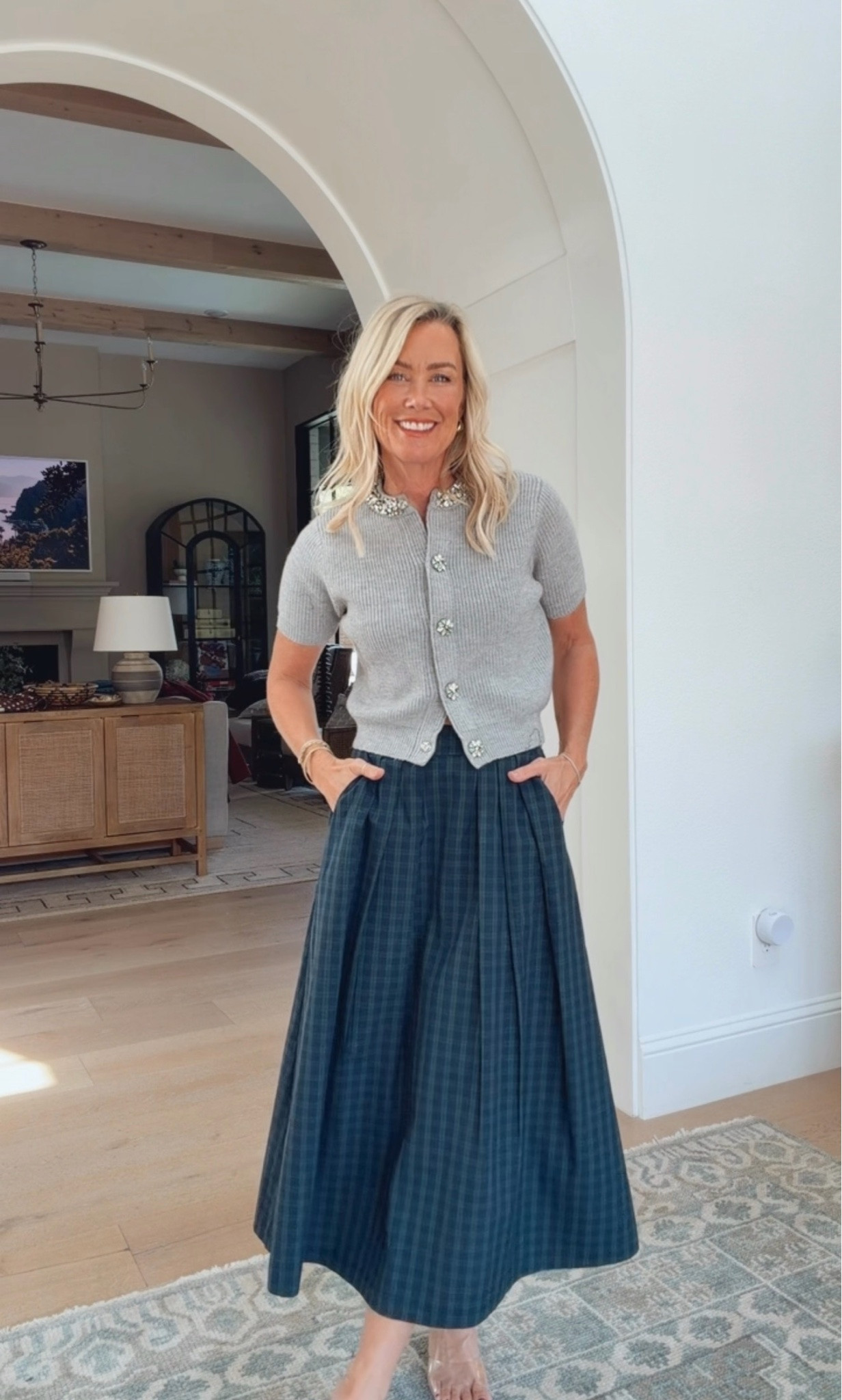 The perfect Christmas party outfit!

Sweater: small
Skirt: xs