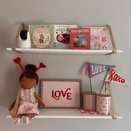 Valentine’s Bookshelf 💘


#LTKbaby #LTKkids #LTKSeasonal