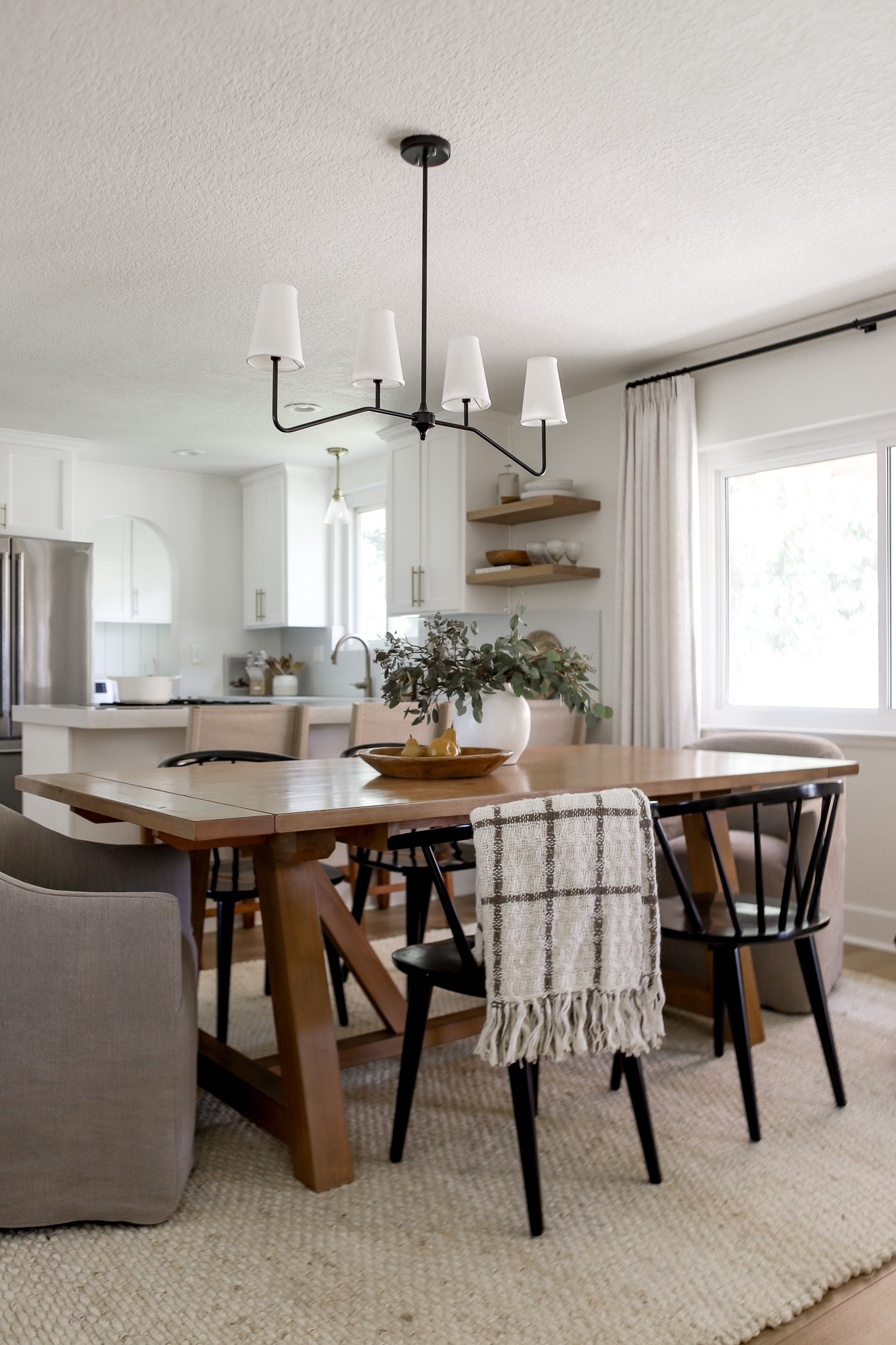 Dining room decor! 

Dining table. Dining chair. Home decor. Fall decor  

#LTKhome #LTKSeasonal #LTKsalealert