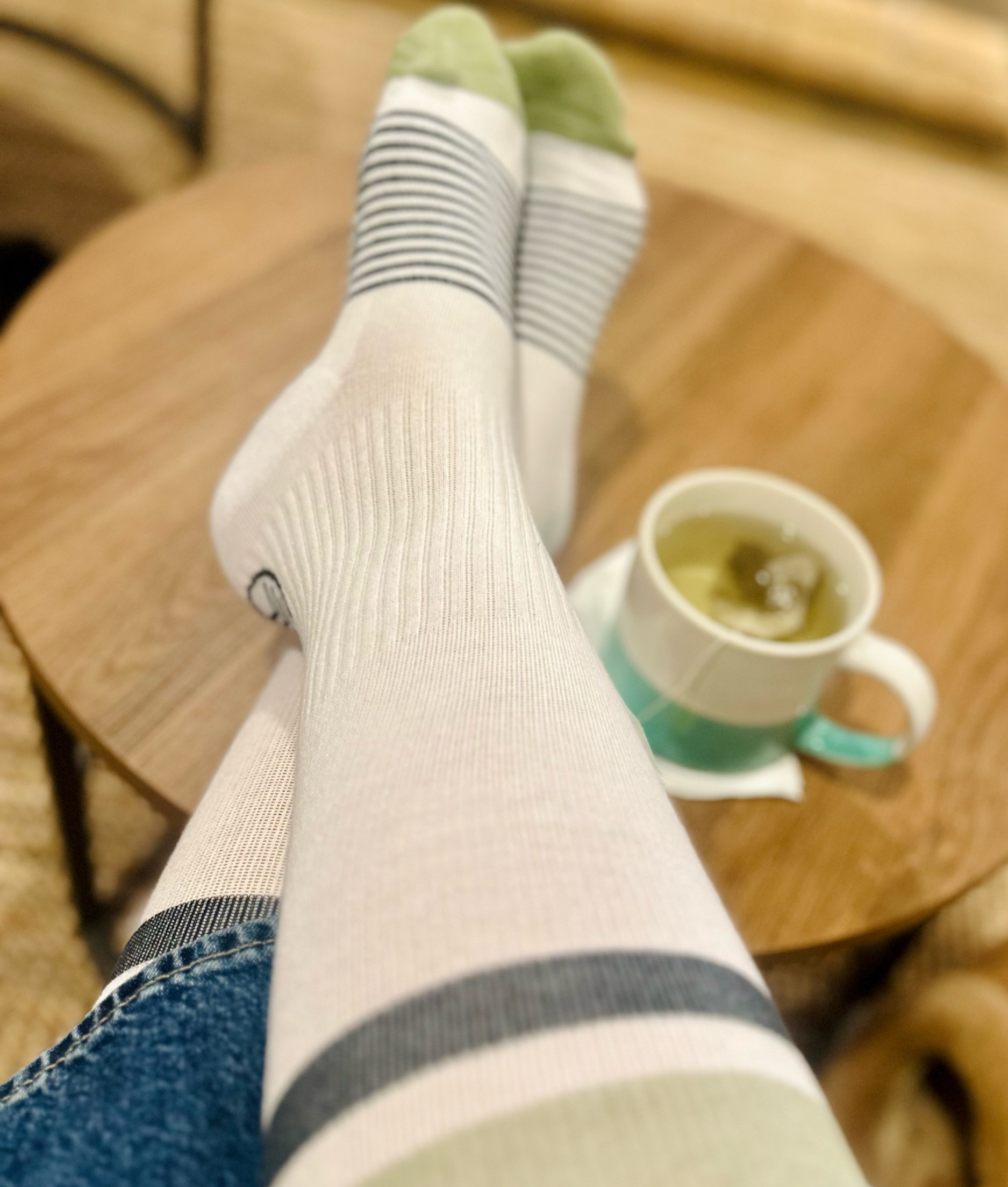 Medias de compresión para viajar con antideslizantes! En los viajes largos son claves!!!! #travel #trip #viajes #mediasdecompresion #roalvarracin 

#LTKTravel #LTKStyleTip