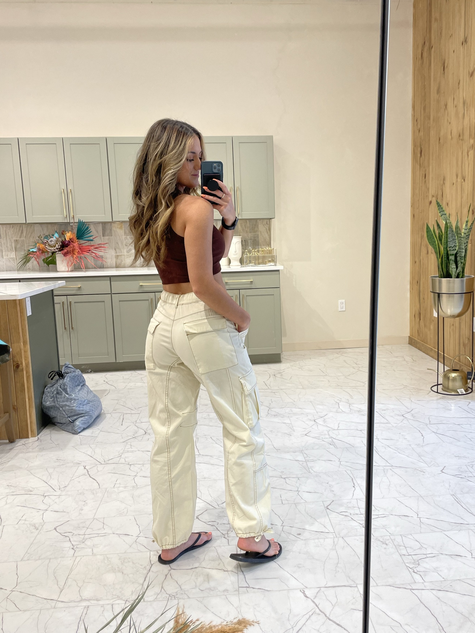 Another perfect pair of pants, can you ever have too many? The answer is no. These cargo pants are a staple item in my closet. Dress em up or dress em down, you’ll be getting compliments all day! Linked a similar pair as the color I have are sold out :(

#LTKHoliday #LTKU #LTKGiftGuide