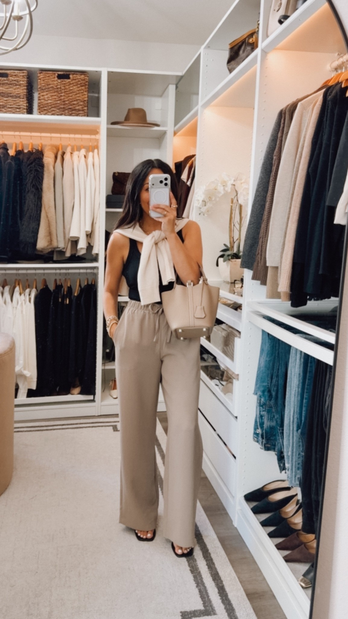 Viral lodge pants-  TTS
if you’re an @Aritzia insider they’re 20% off (today 6/14 last day of sale!)

#LTKootd #LTKOver40