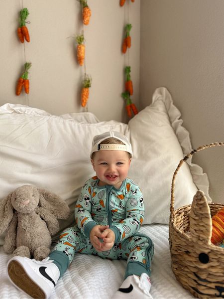 The cutest little bunny wearing his Easter dream romper from @dreambiglittleco 


Baby boy 
Boy spring 
Boy fashion 
Baby boy outfits 

#LTKkids #LTKbaby #LTKSpringSale