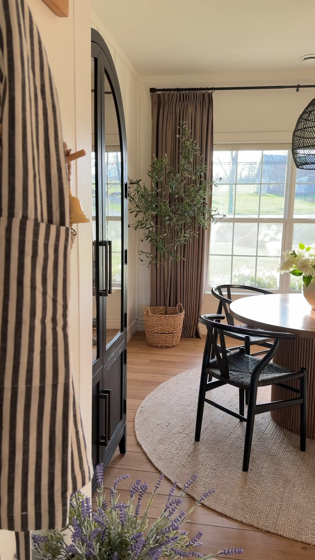 one pan from the dining room to the entry and it just feels so calm 🤎

still on the hunt for the perfect dining table light though hahaha… I feel like the room is waiting for that one final piece to pull everything together

the warm wood tones, soft layers, and natural light🥰

#LTKsummer #LTKsale #LTKhome