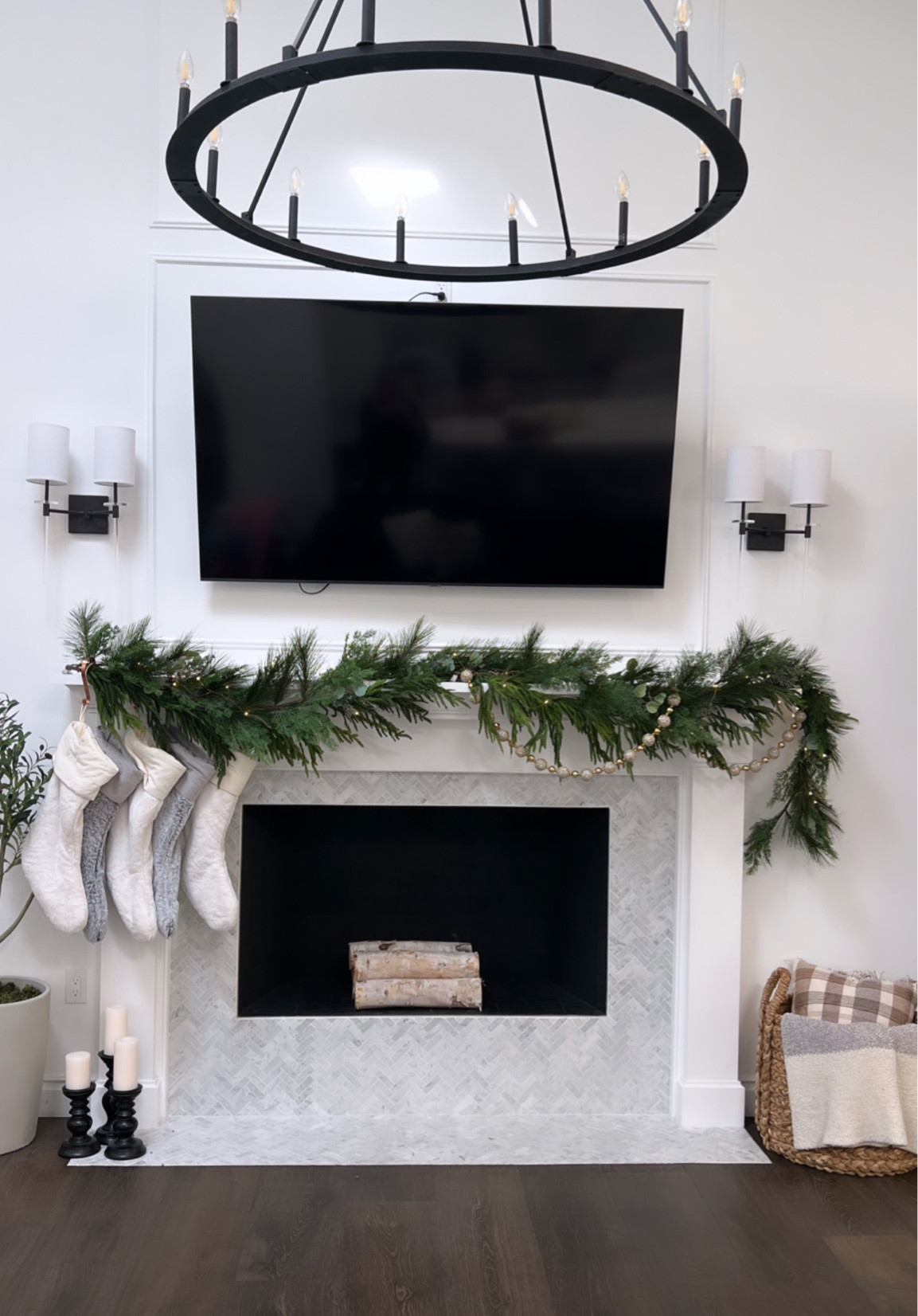 Christmas mantle garland update 

#LTKhome #LTKSeasonal #LTKHoliday