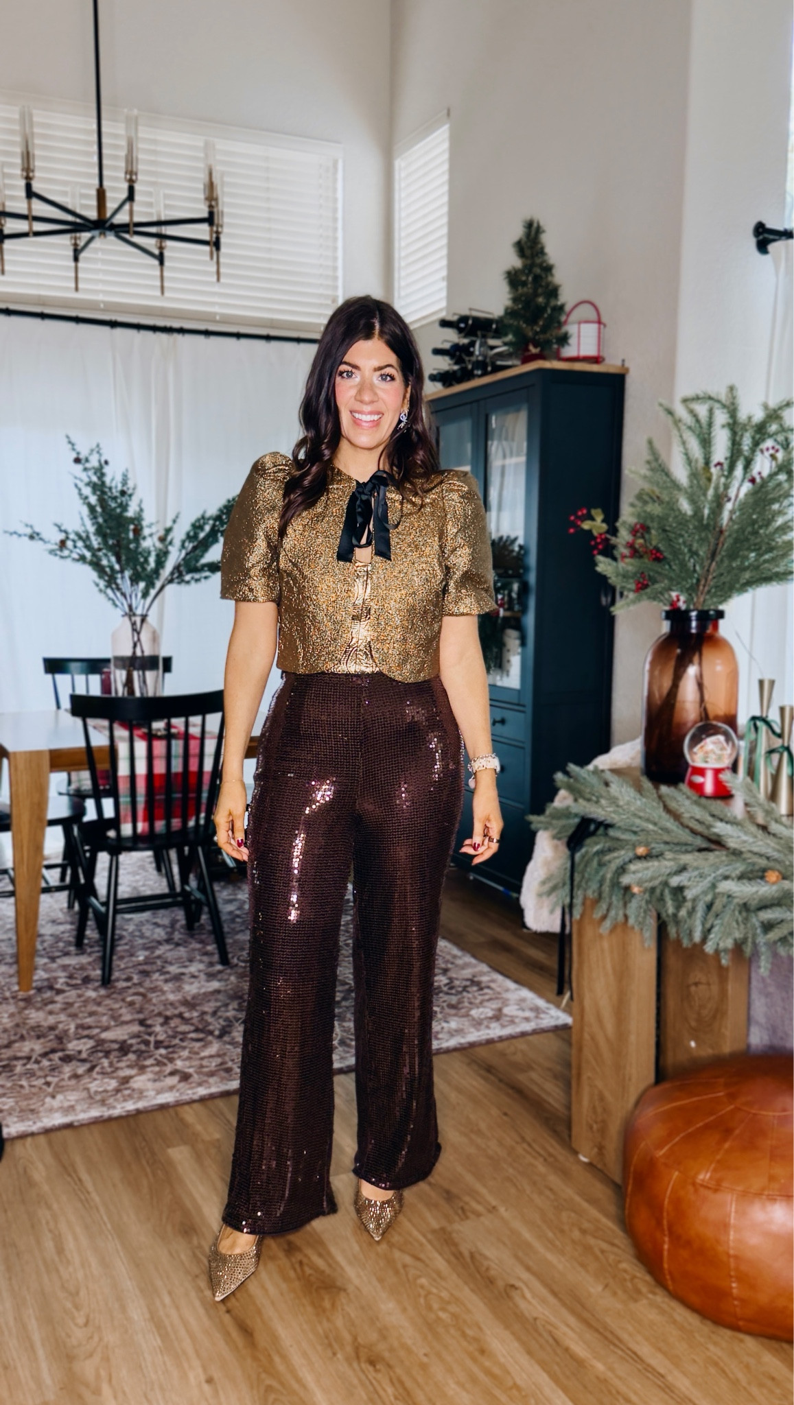 H&M holiday haul
In a medium bolero jacket- would be so cute with jeans or black velvet 
Medium stretchy brown sequin pants 

#LTKMidsize #LTKSaleAlert #LTKHoliday