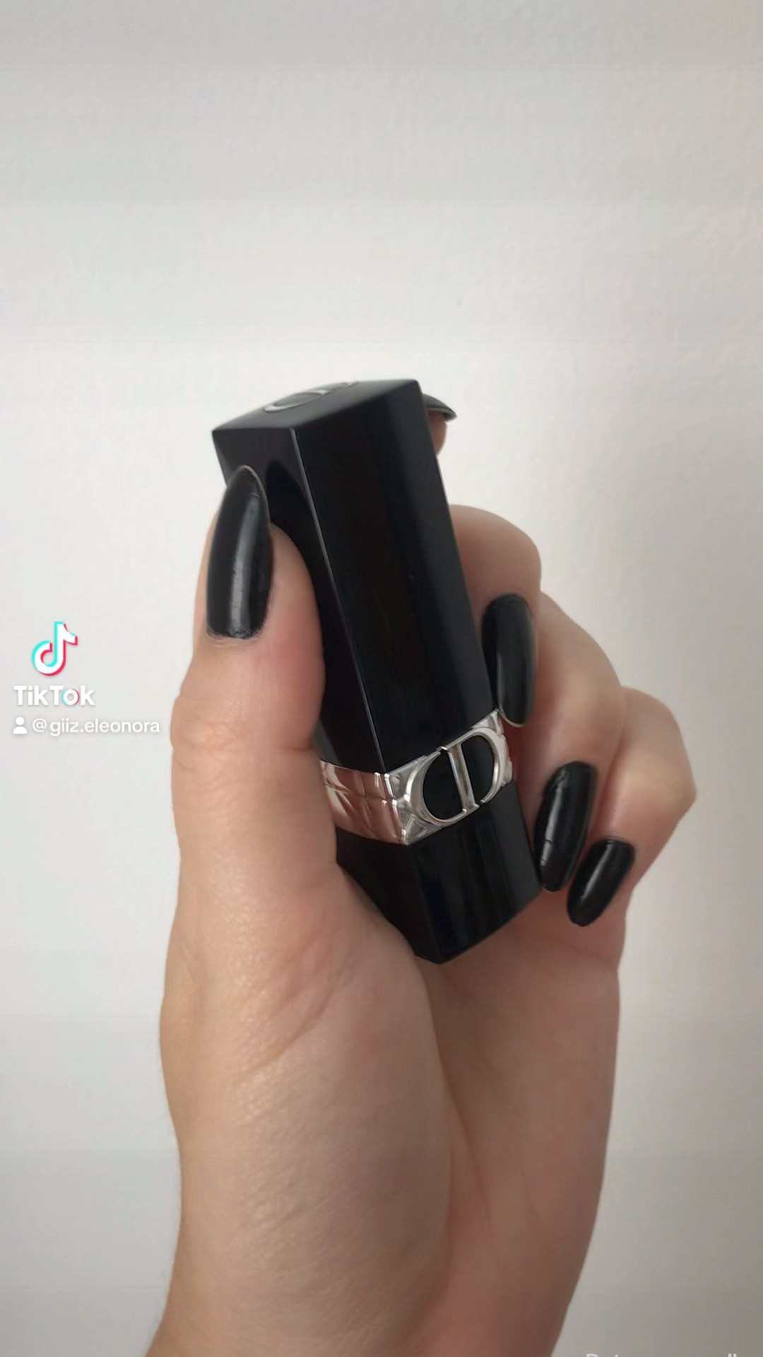 Uma paixão chamada batom vermelho! A dica de presente de hoje é o belíssimo 666 da Dior!

#ltkgift

#LTKbrasil #LTKGiftGuide #LTKbeauty