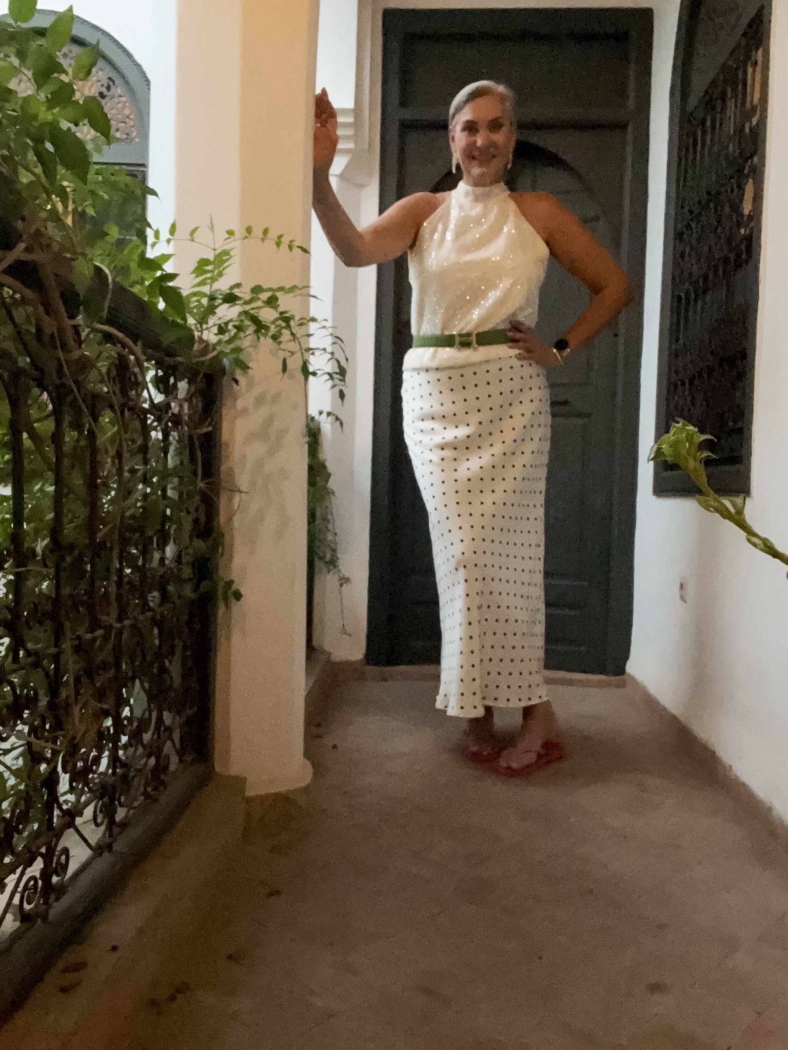 OOTD - Maandagavond. Witte haltertop met pailetten (https://most-wanted-nl.mtpc.se/5754945), groene riem, satijnen polkadot rok (https://www.mollyandmy.nl/products/neo-noir-viso-dot-skirt-166433-122-creme?ref=marlous_de_wit_williamson)



#LTKeurope #LTKtravel #LTKpartywear