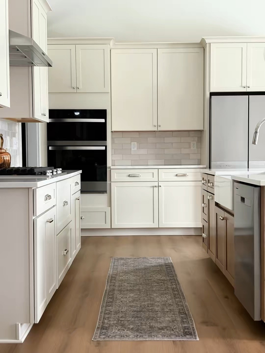 Kitchen hardware and accessories 