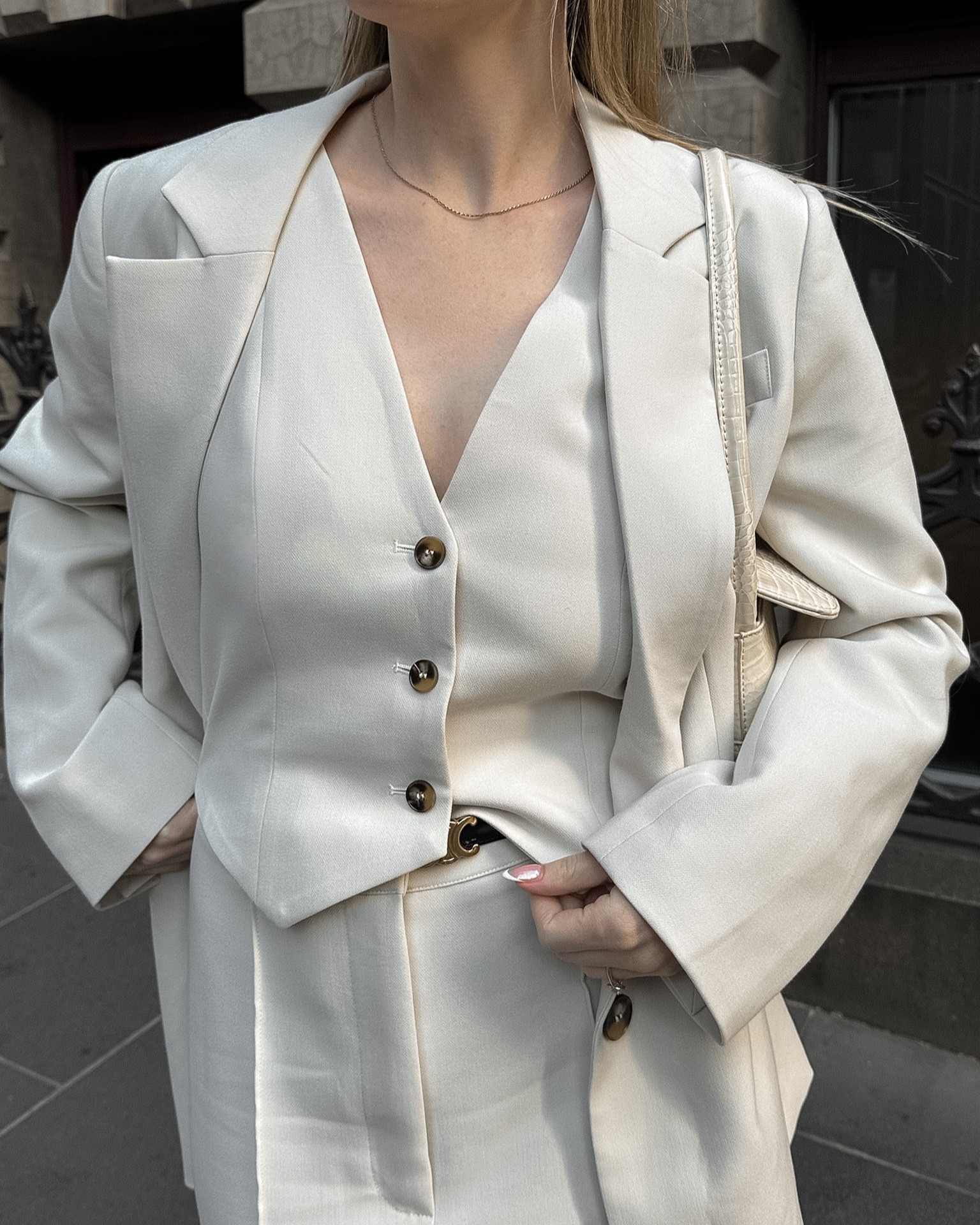 I won’t say no to a three piece suit set if it looks like this! I’m obsessed. This is a super easy outfit to wear to an end of year function. Look work appropriate and chic 

#LTKaustralia #LTKGiftGuide #LTKstyletip