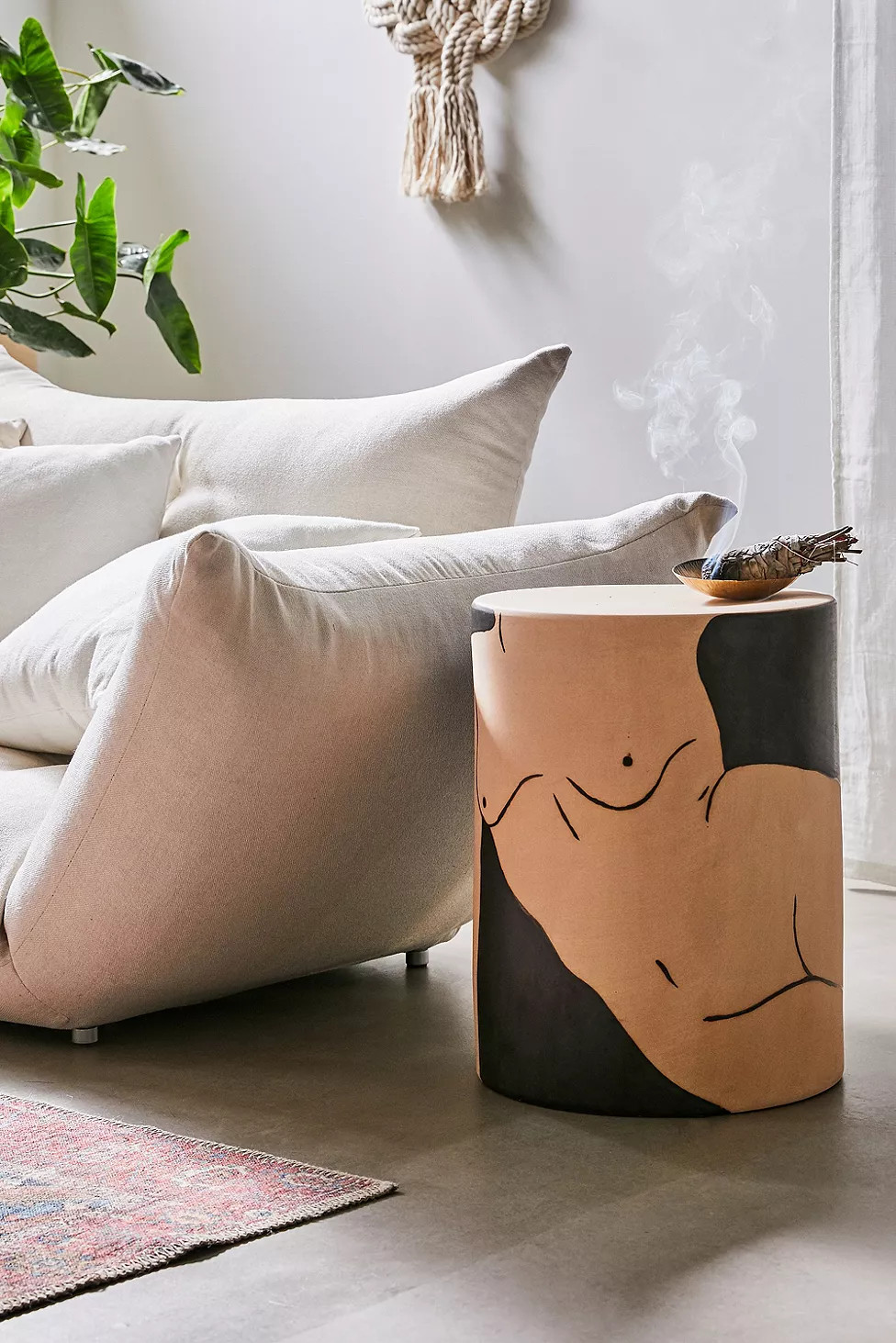 Female Form Ceramic Side Table | Urban Outfitters (EU)