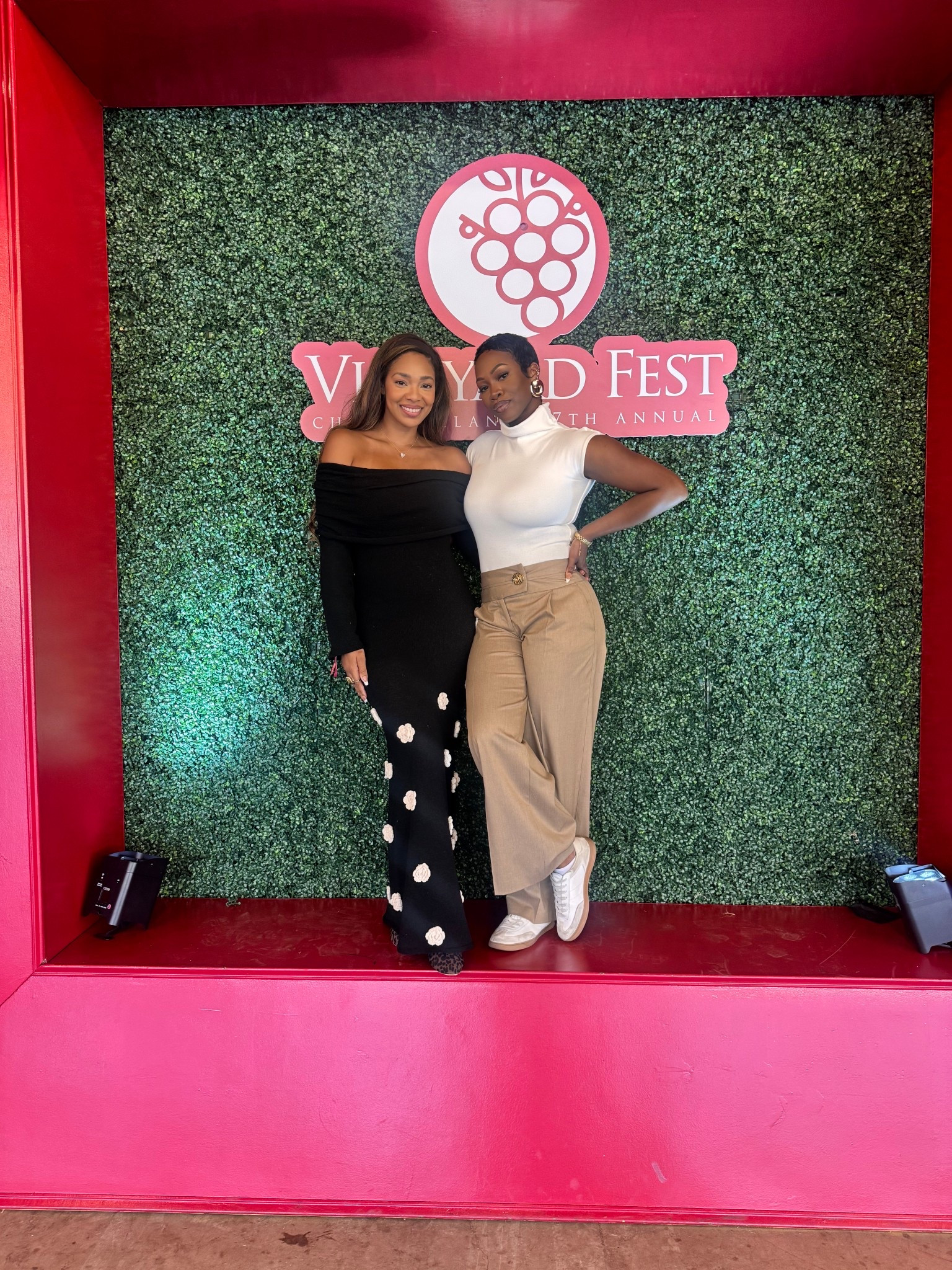 This Meshki dress was all the rage at Chateau Elan’s vineyard fest! And it’s on sale 🙌🏽🙌🏽🙌🏽 I’m wearing a medium & im 5ft 6! 