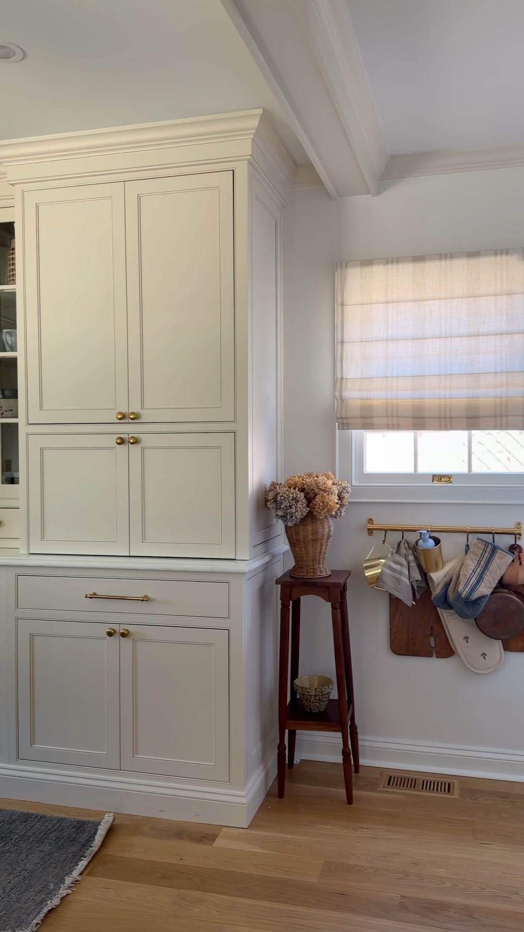 A room truly isnt complete until window treatments are in! With @selectblinds , you can install in seconds. The best part? They are offering up to 60% off sitewide with code MEG 

These are the Striped Light Filtering Roller Shades and the window to the left is in Roman Shades in Albany Pebble. Comment SHADE for a link to both!

Roller Shade Features:
Mount Type - Outside | Lift Styles - Motorization | Remote Control - 5 Ch Remote | Roll Position - Reverse Roll | Headrails - Exposed Roll | Spacer Blocks - No

Roman Shade Features:
Mount Type - Outside | Lift Styles - Motorization | Remote Control - 5 Channel Remote | Liner - Standard Liner | Liner Color - Ivory | Spacer Blocks - No

#classichomedecor #homerenovation #homedesign #homebeforeandafter #kitchendesign