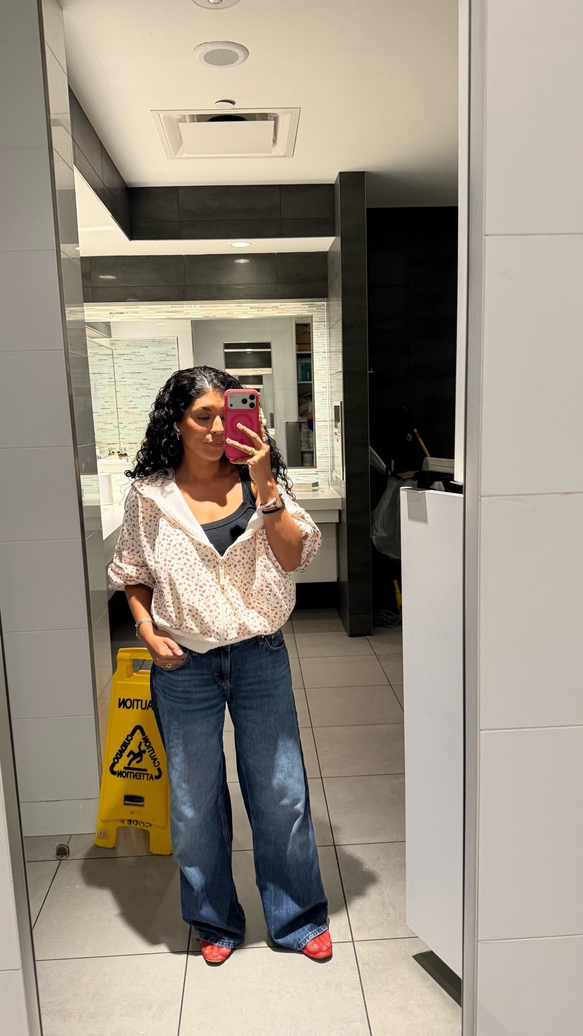 An easy outfit that still feels put together. 🤍 Wide-leg jeans, a lightweight hoodie, and a pop of color with the shoes… one of my favorite everyday combinations.

#casualstyle #everydayoutfit #widelegjeans #denimstyle #hoodieseason #ootd #styleinspo #effortlessstyle #fashionfinds #casualfashion #dailylook #weekendstyle #outfitideas #amazonfashion #momstyle

#LTKootd #LTKstorytime #LTKdayinmylife