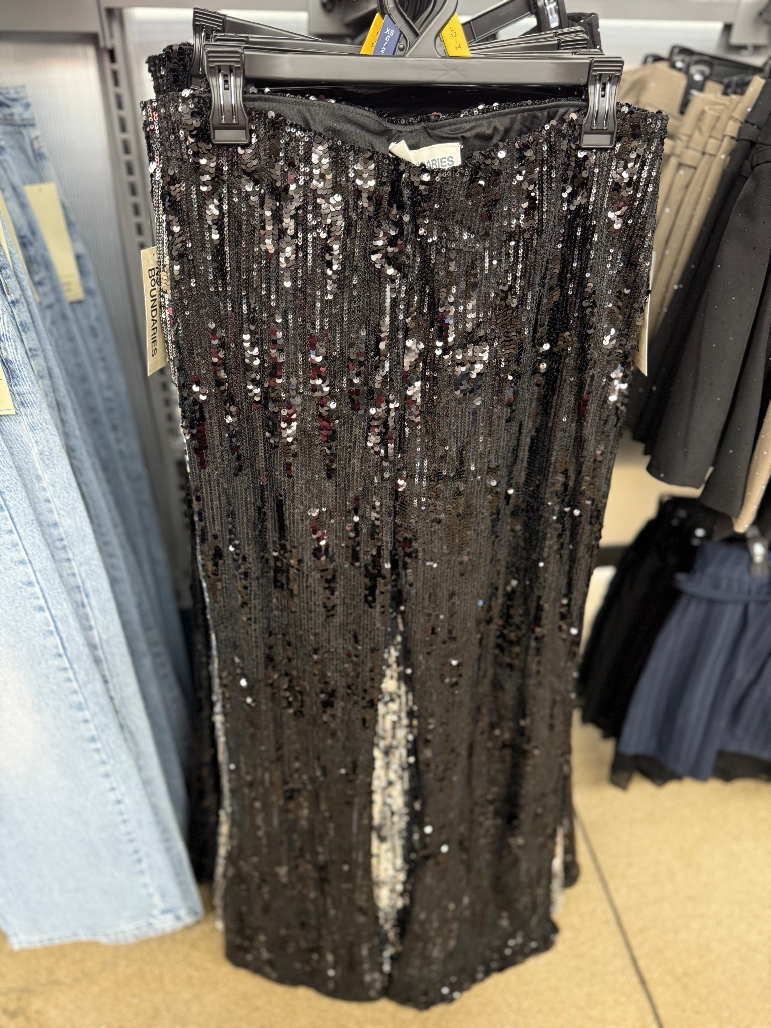 Loving these new sparkle sequin flare pants at Walmart! 

#walmartfinds #walmartfashion #walmartshopping #walmart #walmartstyle


#LTKFindsUnder50 #LTKStyleTip #LTKParties