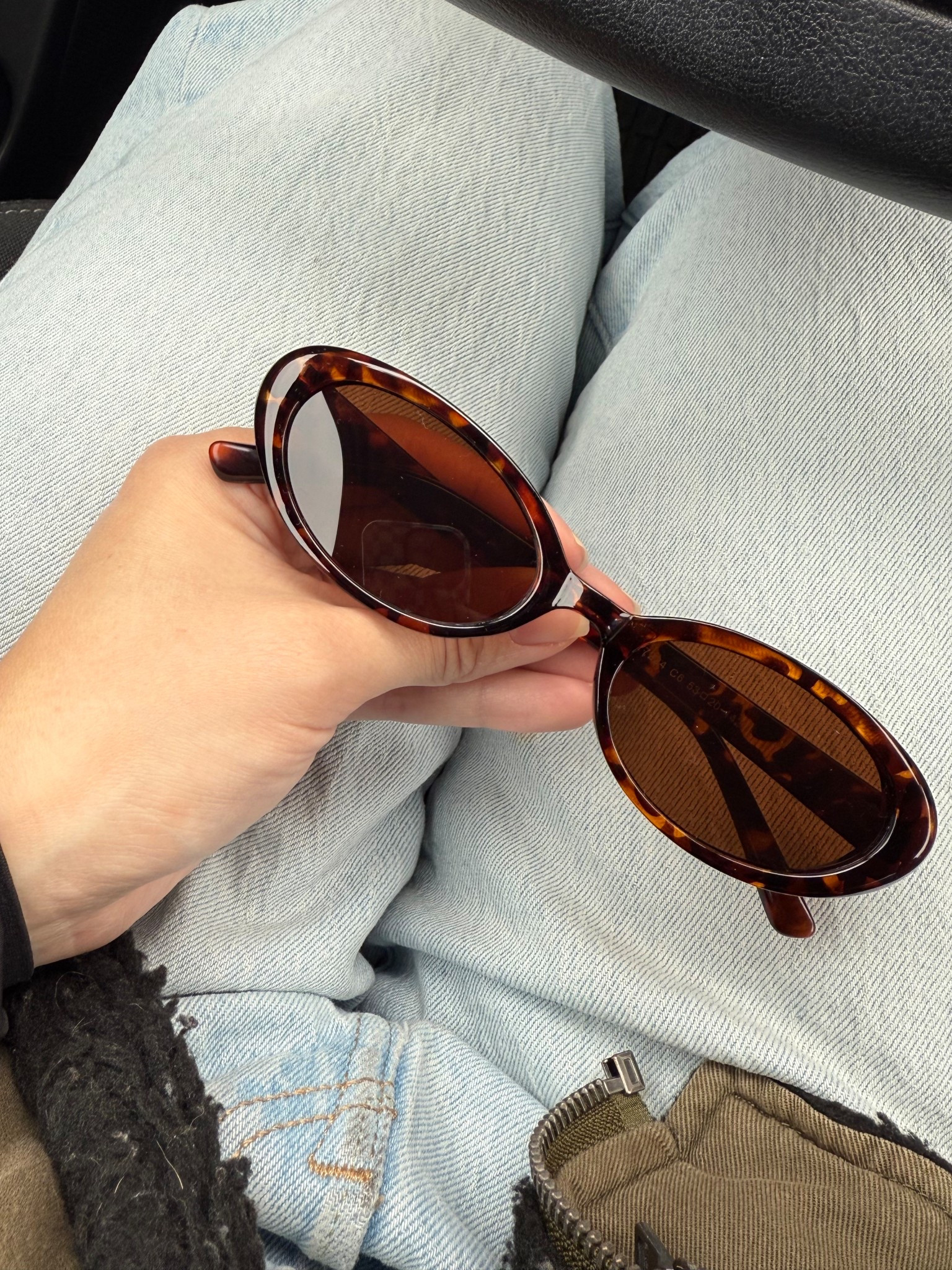 90s retro oval sunglasses 

#LTKootd #LTKmomlife #LTKSaleAlert