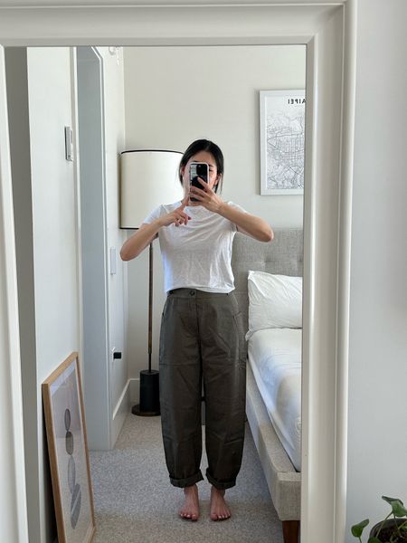 Everlane Fatigue Barrel Pants. I’m in size 2 here but am  probably more of a size 0. I’m pretty happy with size 2 though. 

Tee is tts. I’m in xs

#LTKcanada