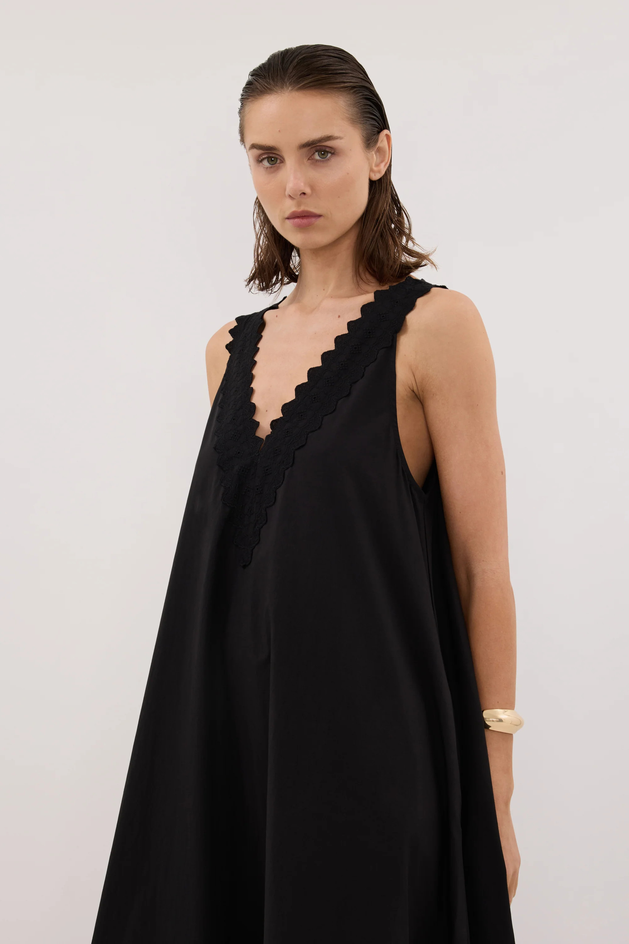 ANNABEL BLACK V NECK MIDI DRESS | DISSH