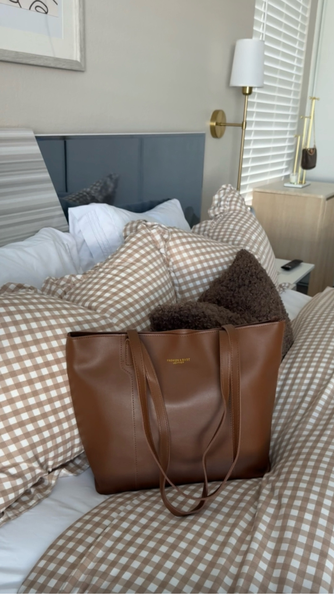 The cutest brown bag - camera doesn’t do it justice 🤎🧸

#LTKitbag #LTKworkwear #LTKstyletip