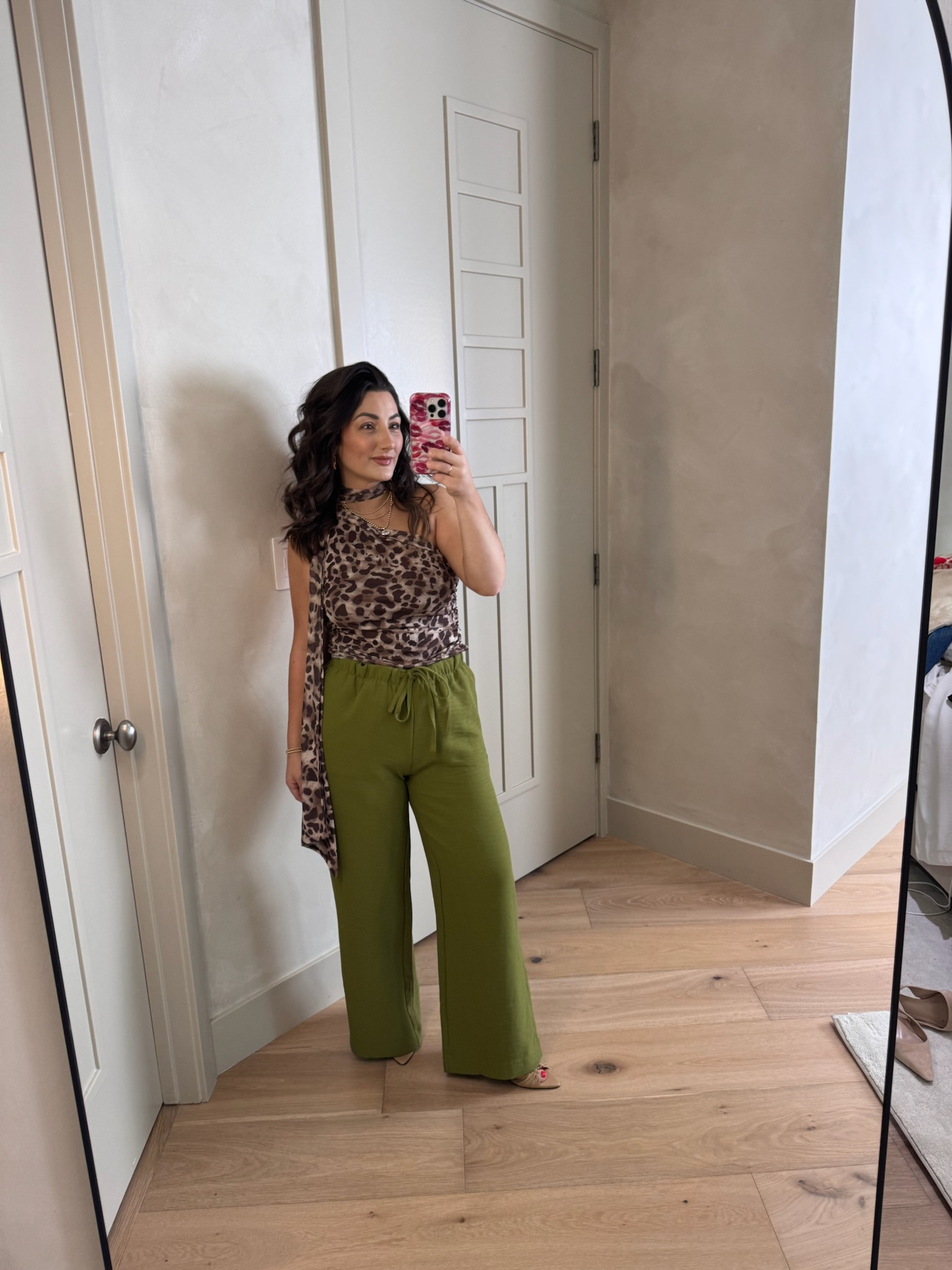 Date night outfit! 

Wrinkle free pants size medium 27.5" inseam and leopard top size medium 

5'0" 140lbs
Petite friendly

#LTKdayinmylife #LTKootd #LTKPetite
