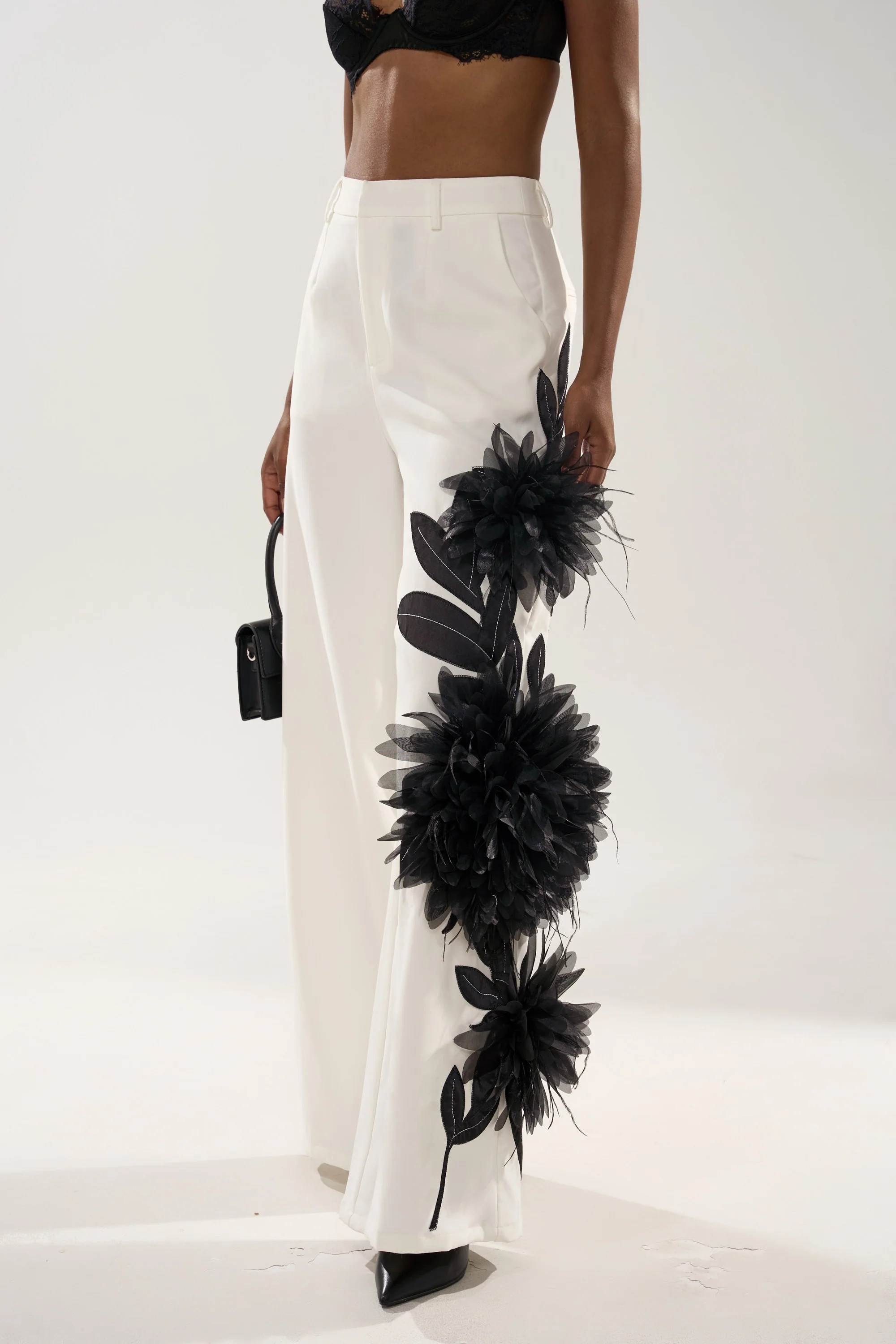 IN FULL BLOOM APPLIQUE TROUSER | AKIRA