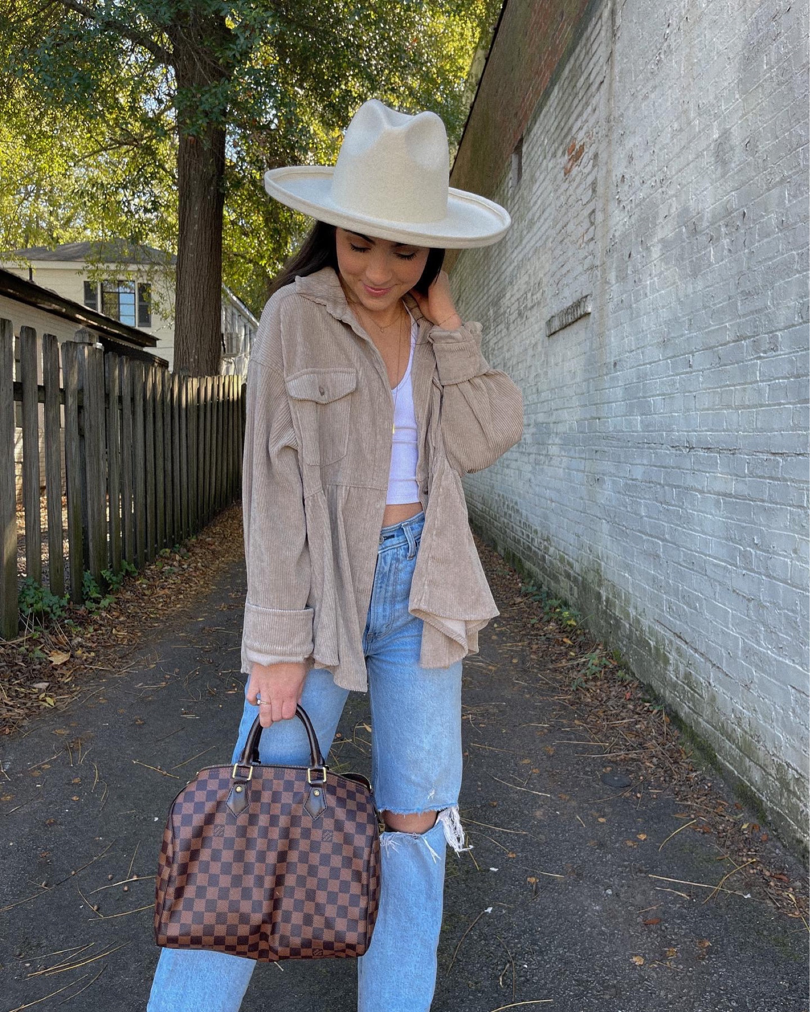 Gigi Pip White suede hat
White cowboy hat
Suede booties 
Casual outfit 


#LTKsalealert #LTKSeasonal #LTKCyberweek