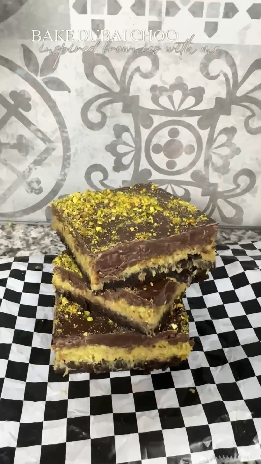 Dubai chocolate bar brownies 🍫

#LTKFindsUnder100 #LTKParties #LTKWatchNow