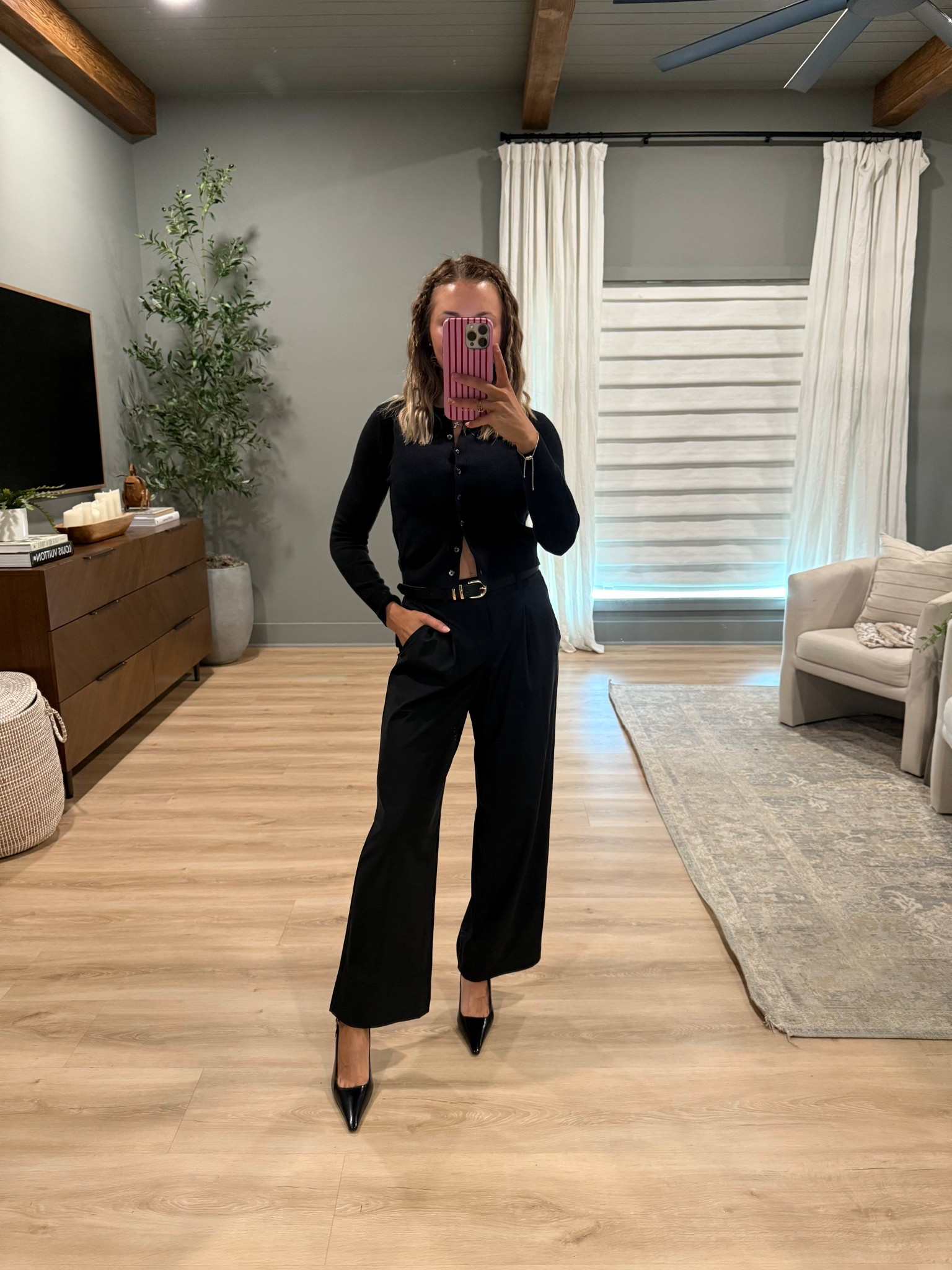 Old Navy fall fashion finds 
Pants are size 0 petite 
Top is XS petite 

#LTKStyleTip #LTKFindsUnder50 #LTKWorkwear