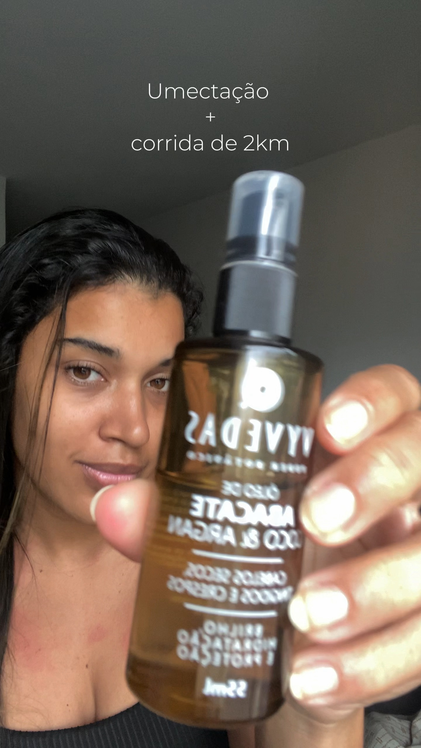 Eu faço umectação de 1 a 2 vezes por semana e aproveito para aplicar o óleo antes de correr. Além de proteger os fios contra o ressecamento, o calor gerado durante a corrida ajuda a abrir as cutículas do cabelo,  fazendo com que o óleo entre melhor nos fios e hidrate mais. 
#ltkbrasil #umectacao 