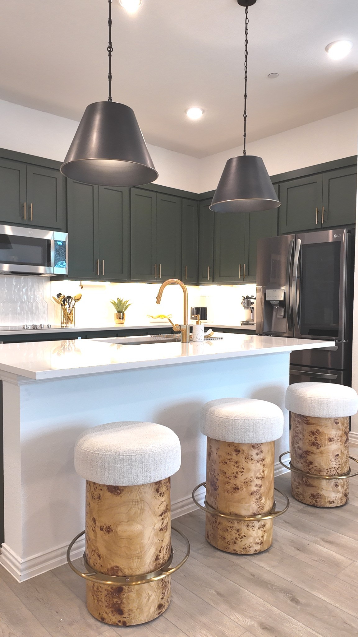 Modern counterstools / barstools are  comfortable and chic. 

#LTKHome